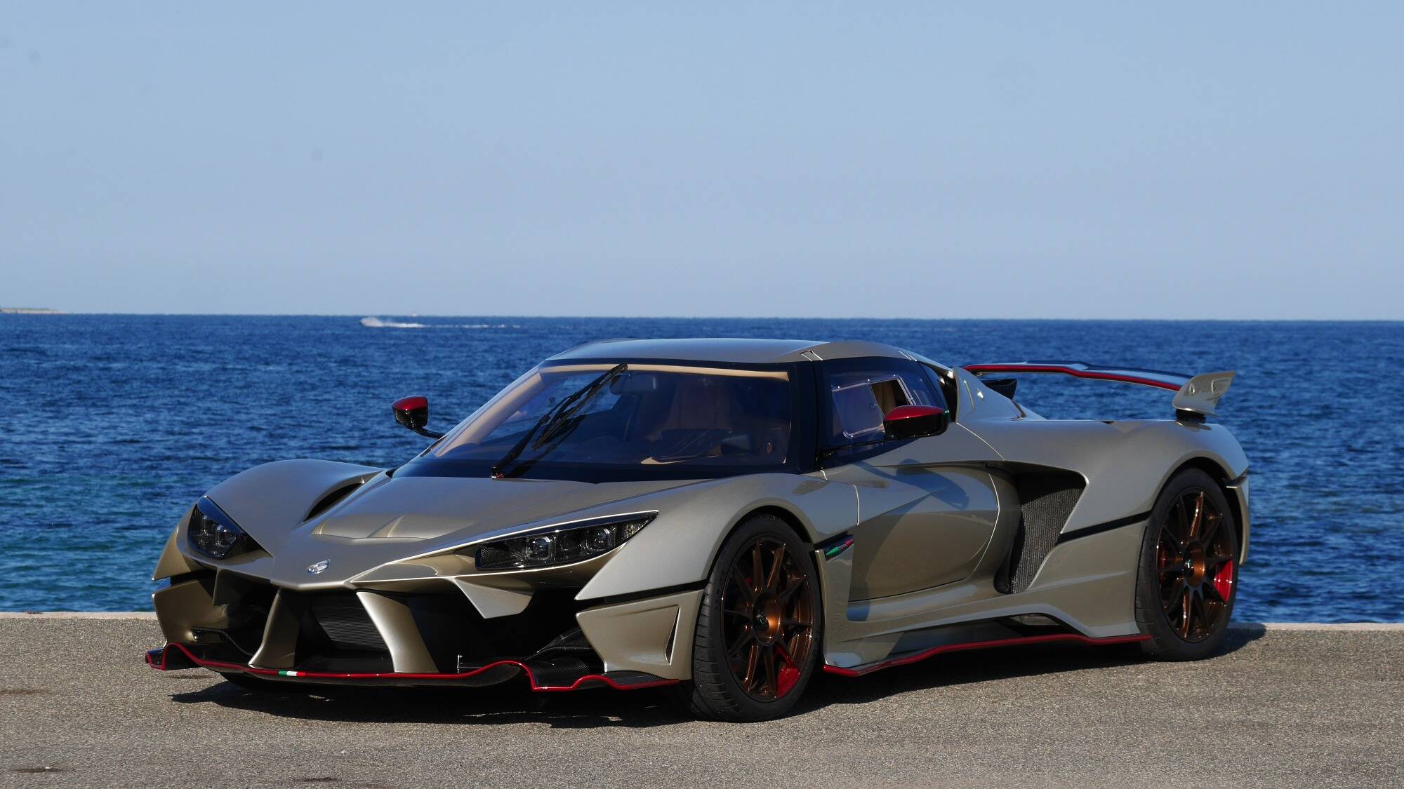 Après "The Millions Tour", Bernard Ambit et Frédéric Ridolfi remettent le couvert avec la première édition du "Cannes World Car" à Cannes