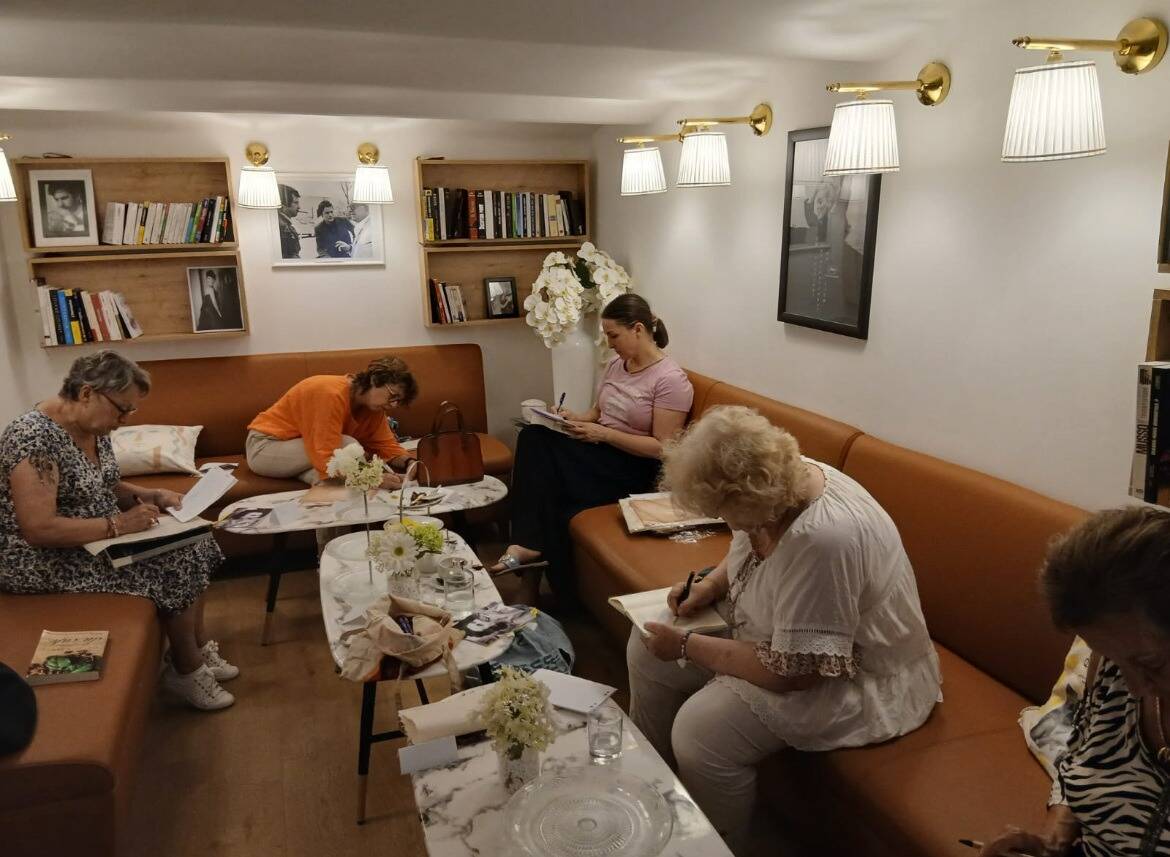 À Cannes, l'association Café philo accueille et accompagne de jeunes auteurs dans un lieu gourmand et littéraire