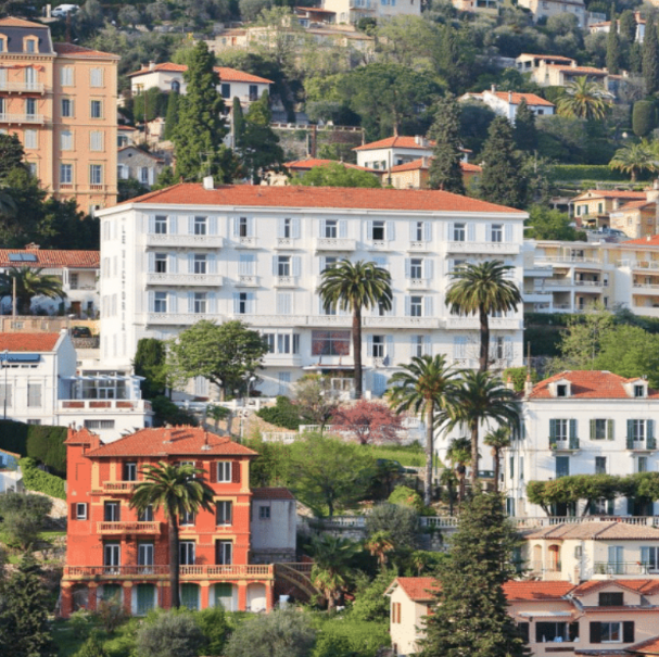 À l'abandon depuis plus de 10 ans, cet hôtel de la Côte d'Azur est mis en vente pour 4 millions d'euros