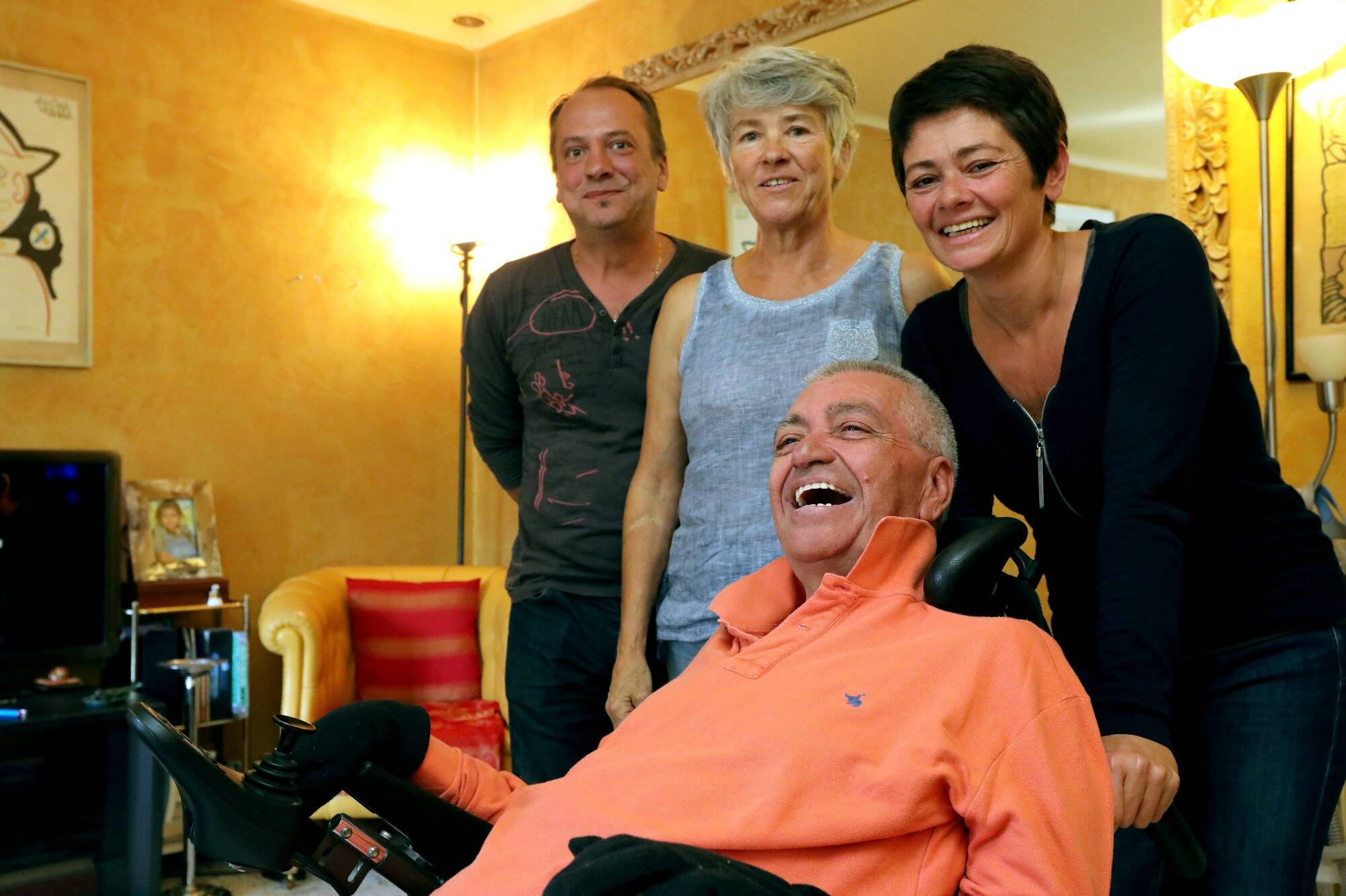 "Je ne sais pas si notre société est prête à ça": Emmanuelle a toujours refusé l'euthanasie pour son papa, atteint de la maladie de Charcot