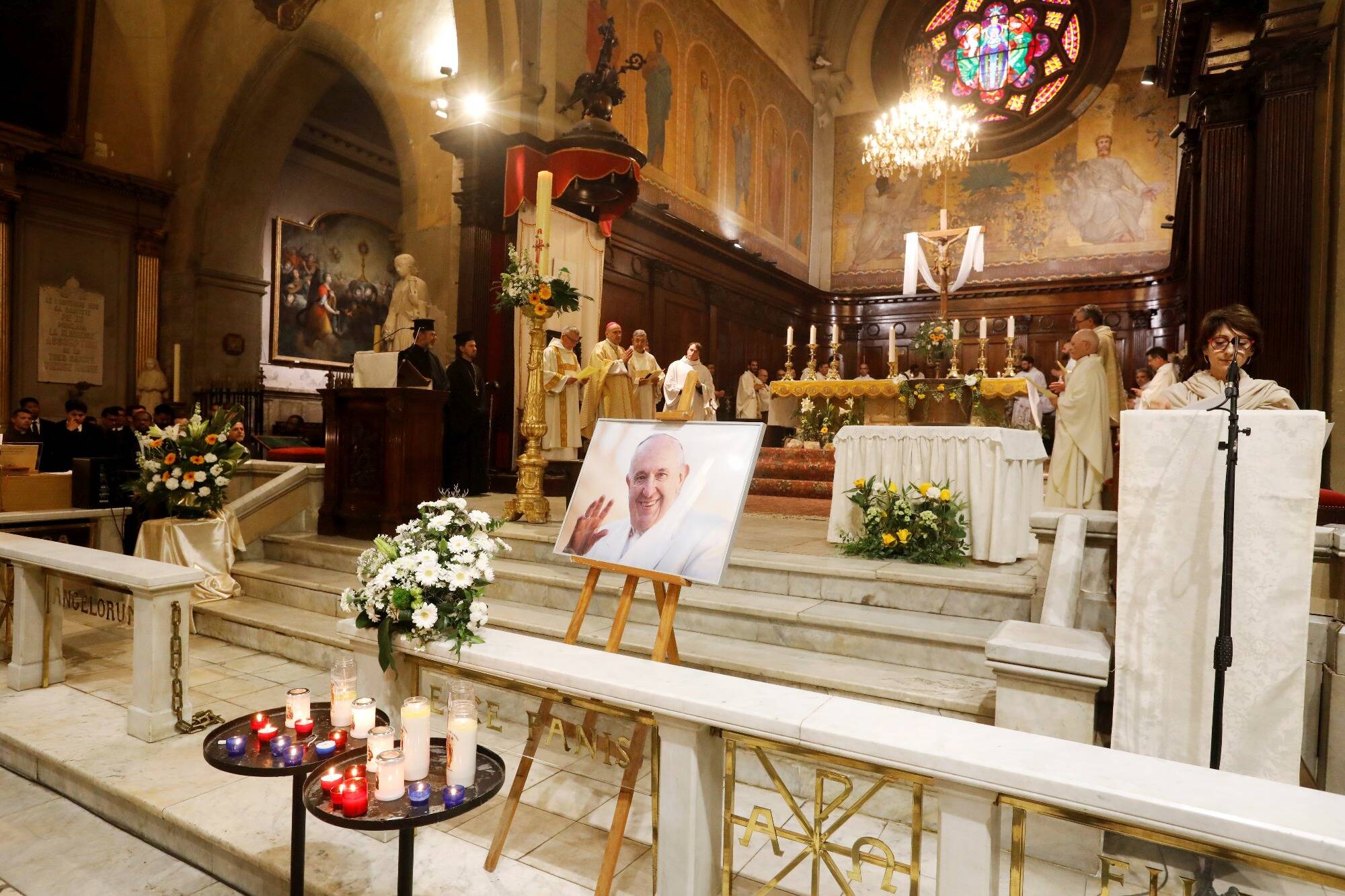 Des centaines de fidèles rassemblés dans la cathédrale de Toulon en mémoire du pape François