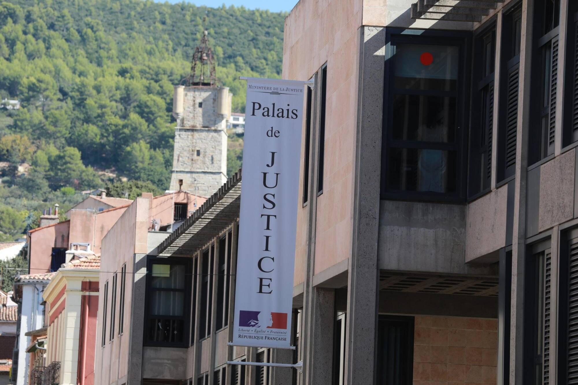 À peine sorti de prison, il roule ivre et sans permis provoquant la panique dans un village du Var