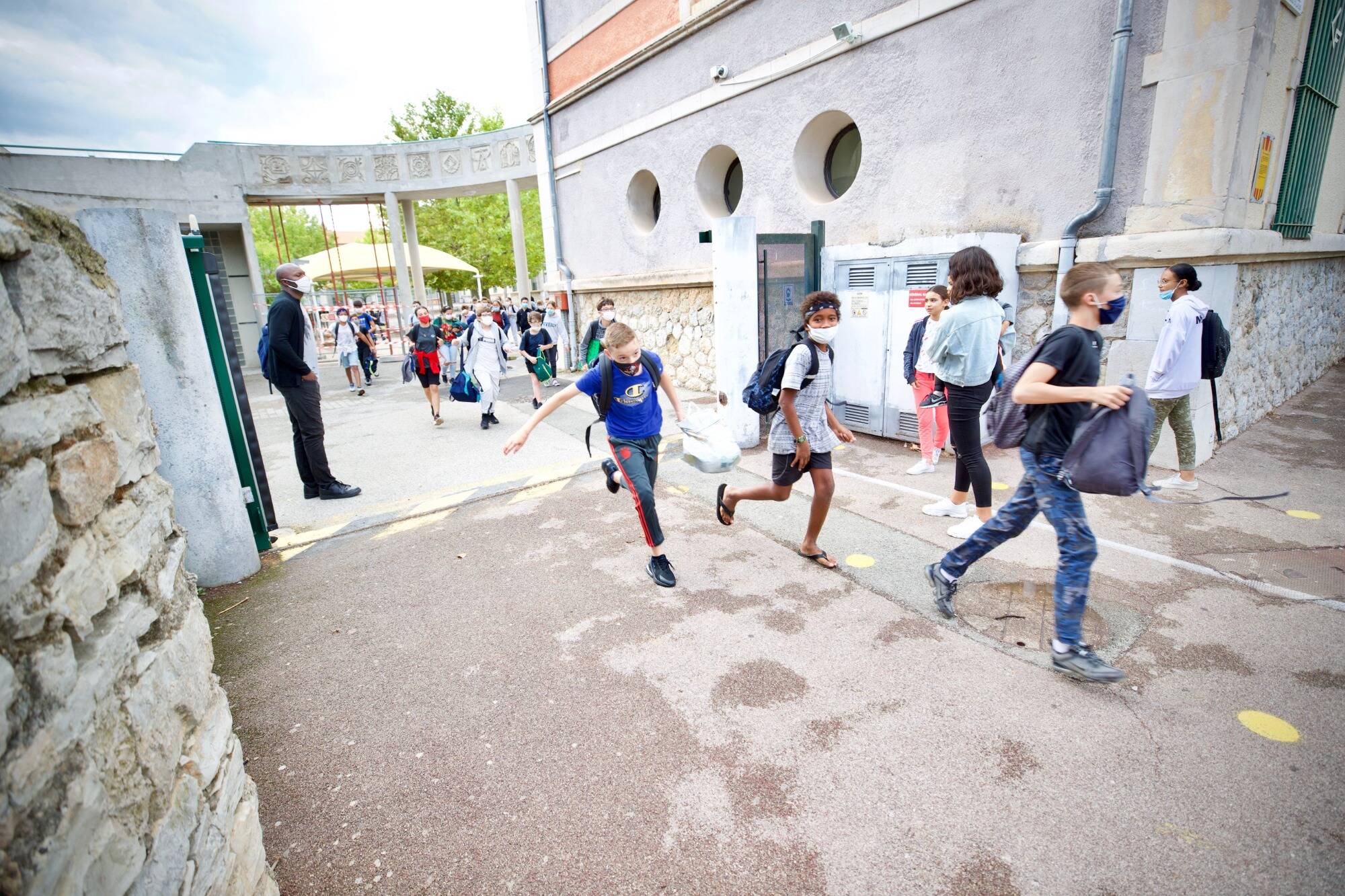 "Il n'y a pas de quoi paniquer": après des cas de Covid, un appel au calme lancé au collège Ferrié de Draguignan