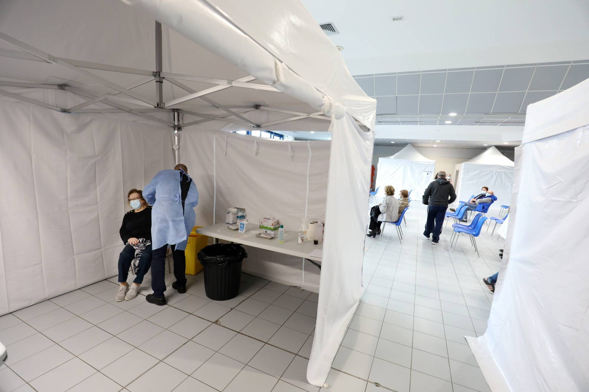 Troisième dose ou retardataires, les rendez-vous s'enchaînent au centre de vaccination contre la Covid-19 de Draguignan