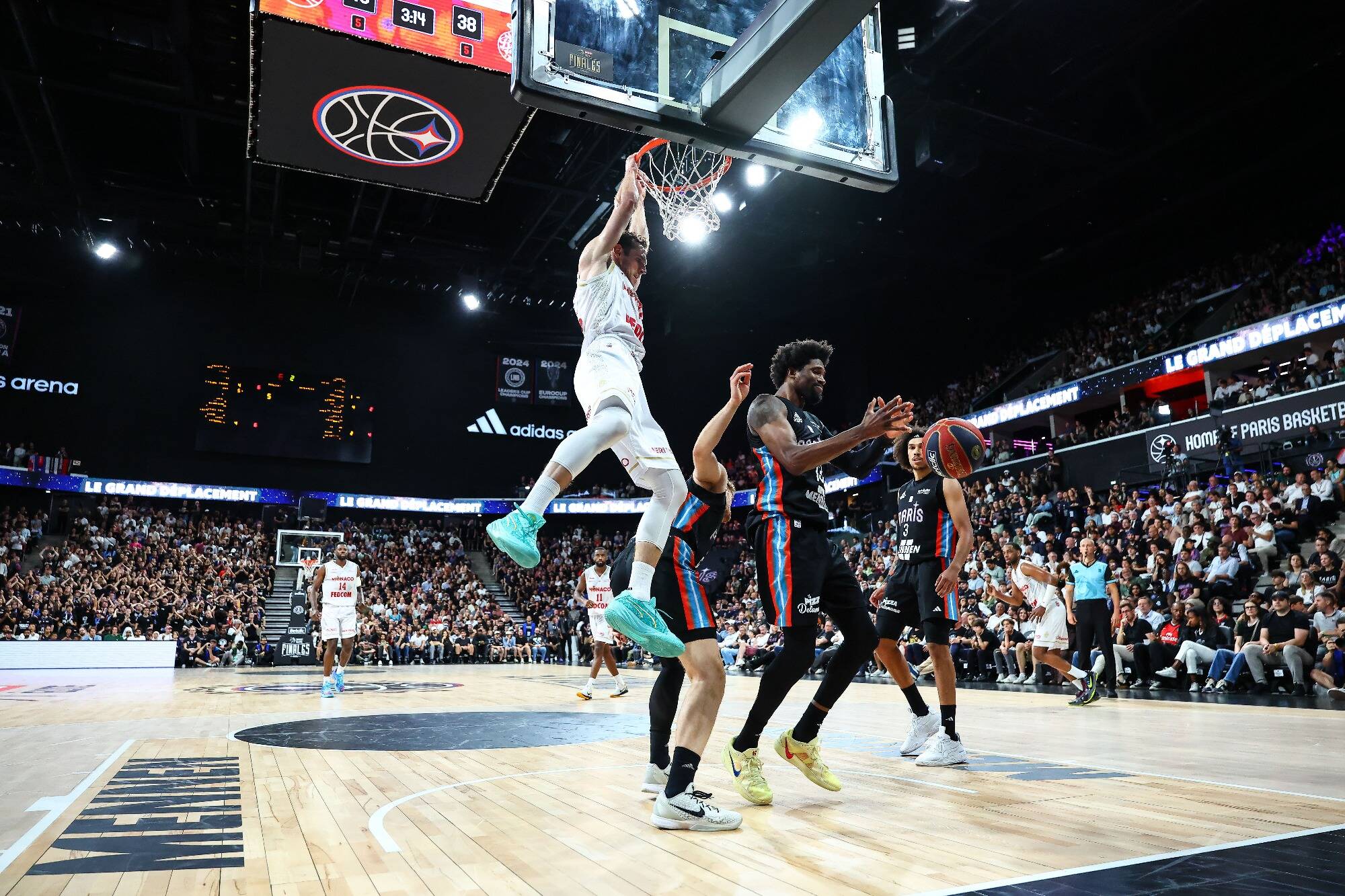 Défaite en match 5 de Betclic Elite: Terry Tarpey aura tout tenté pour les siens face à Paris