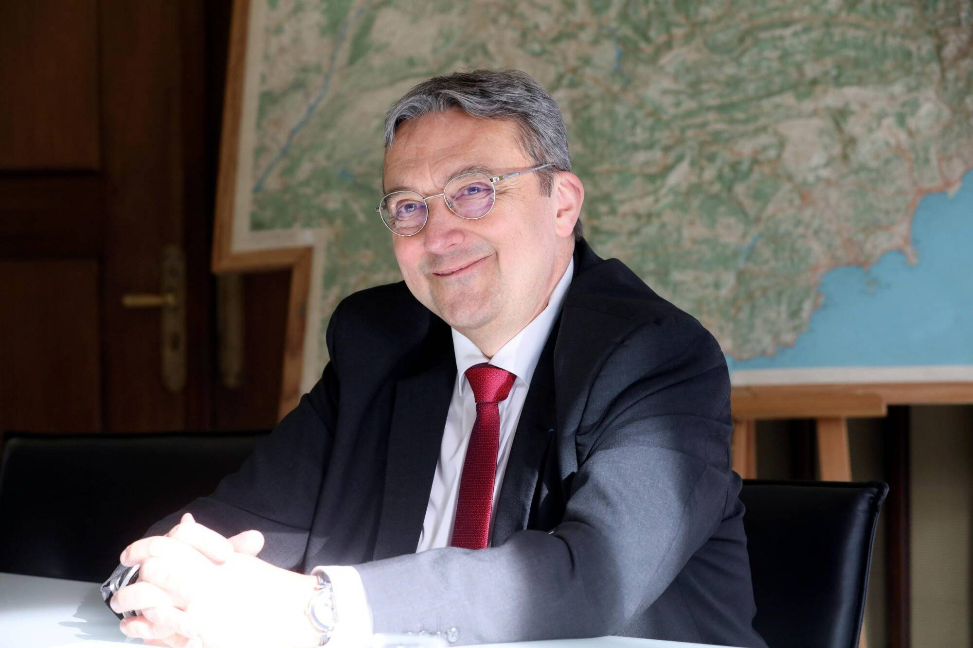 "Je viens humblement car j'ai tout à apprendre de ce territoire", qui est Jean-Claude Geney, le nouveau sous-préfet de Grasse