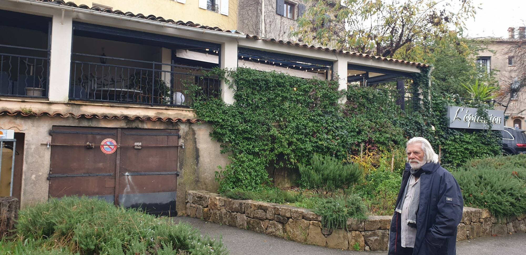 "J'ai attendu les papiers, j'ai écrit, écrit, relancé": un échange de parcelles dure depuis 35 ans dans ce village de la Côte d'Azur