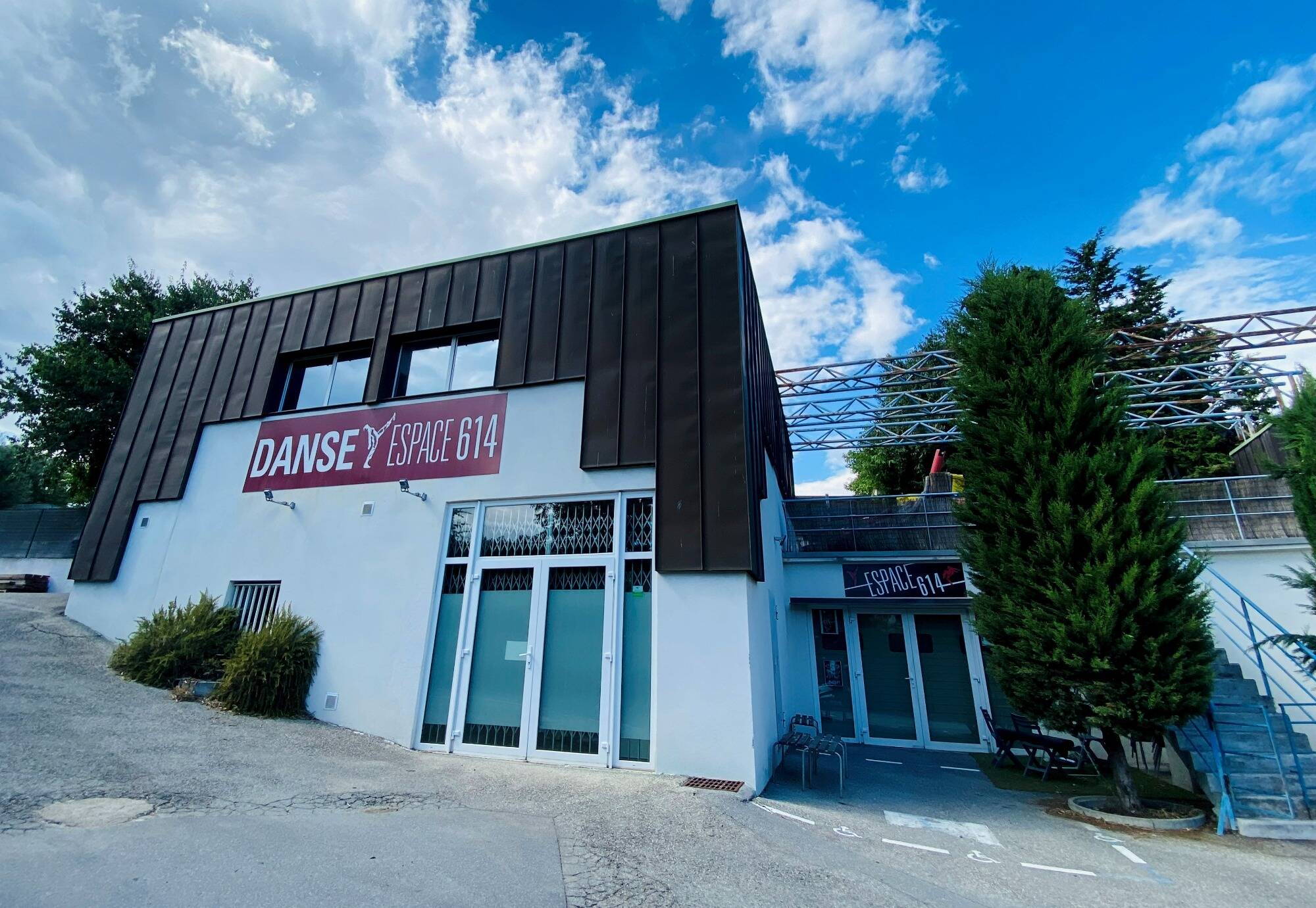 Le conseil d'administration limoge la directrice et cofondatrice d'une école de danse à Mouans-Sartoux, les adhérents lancent une pétition pour sa réintégration