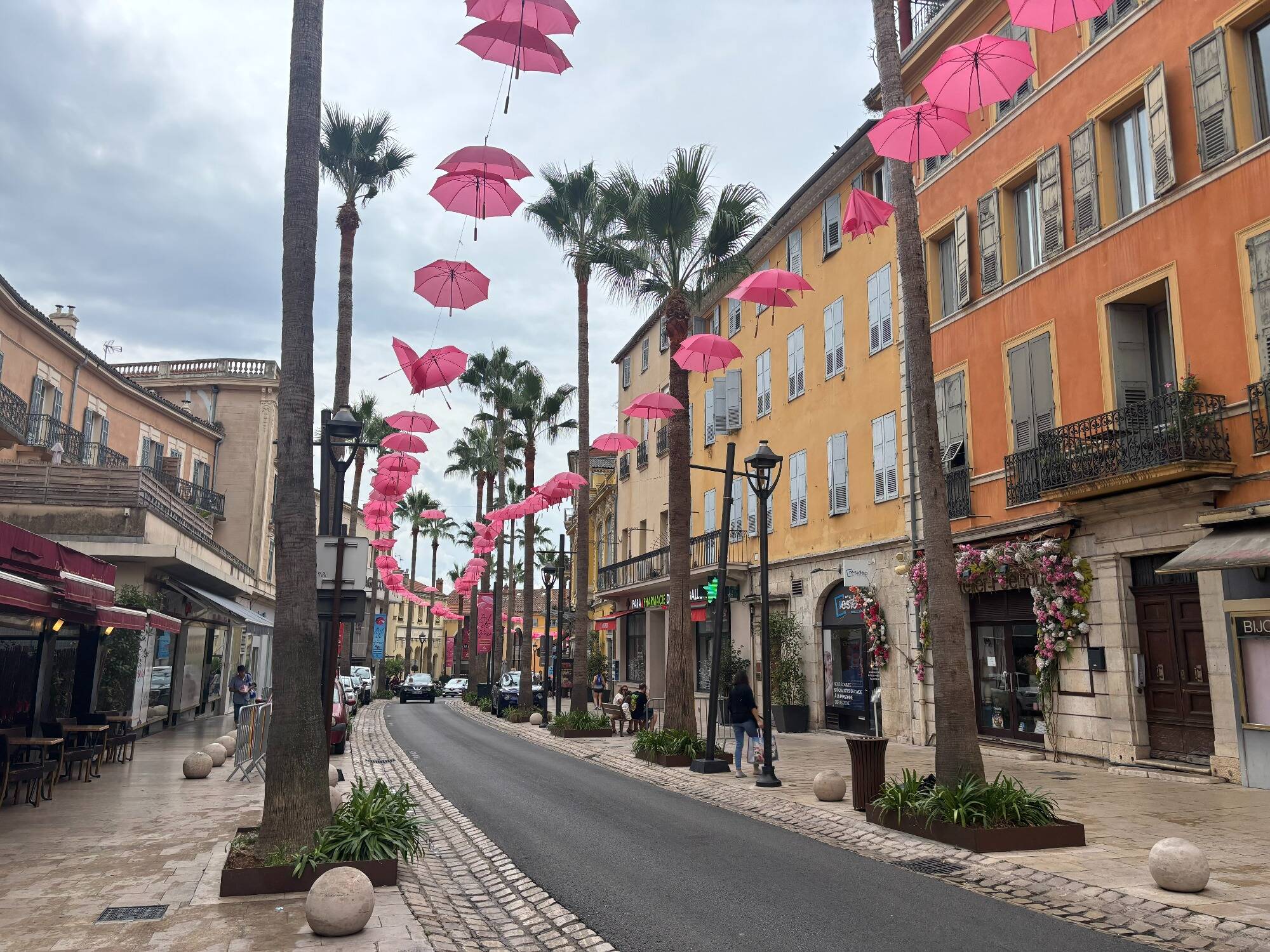 "C'était mieux avant": reconfiguré il y a 25 ans, ce boulevard fait regretter aux Grassois le double sens et suscite des problèmes de circulation