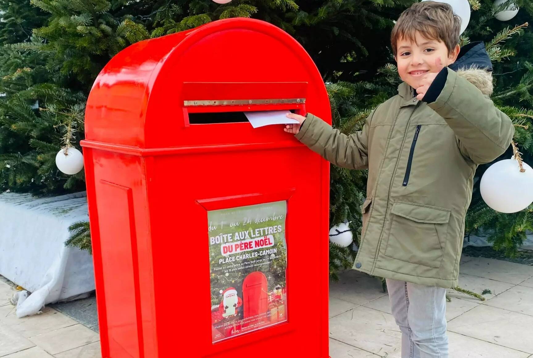 La boîte aux lettres du Père Noël attend les listes des enfants à La Londe-les-Maures