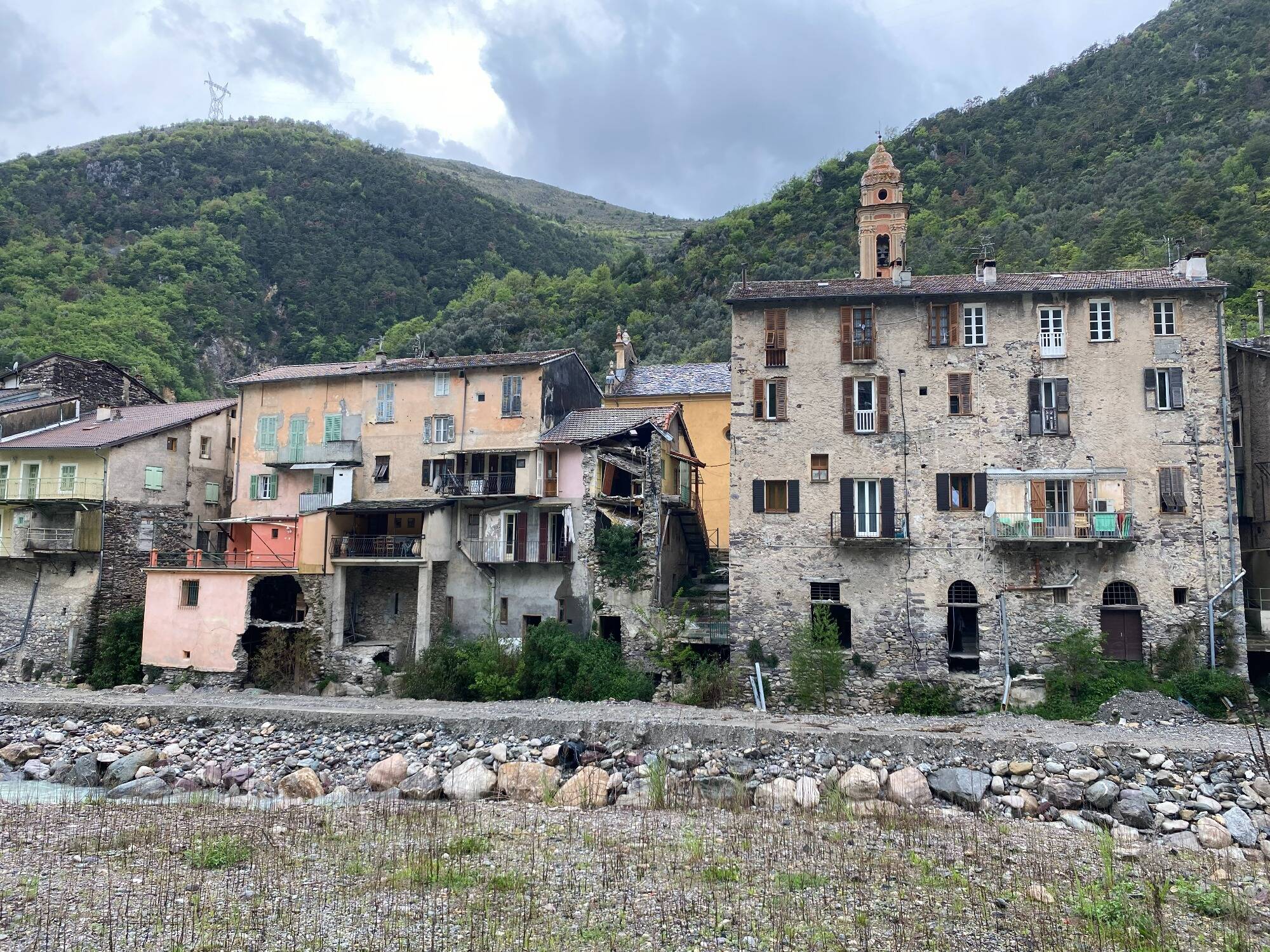 Trois ans et demi après la tempête Alex, les habitants de Fontan sont "exaspérés" par les travaux