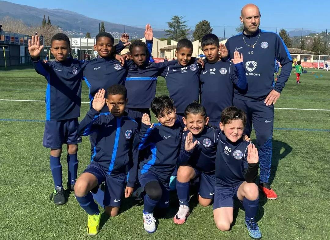 "On ne doit jamais crier contre eux": les jeunes joueurs de Grasse disent "stop" à la violence envers les arbitres dans le football