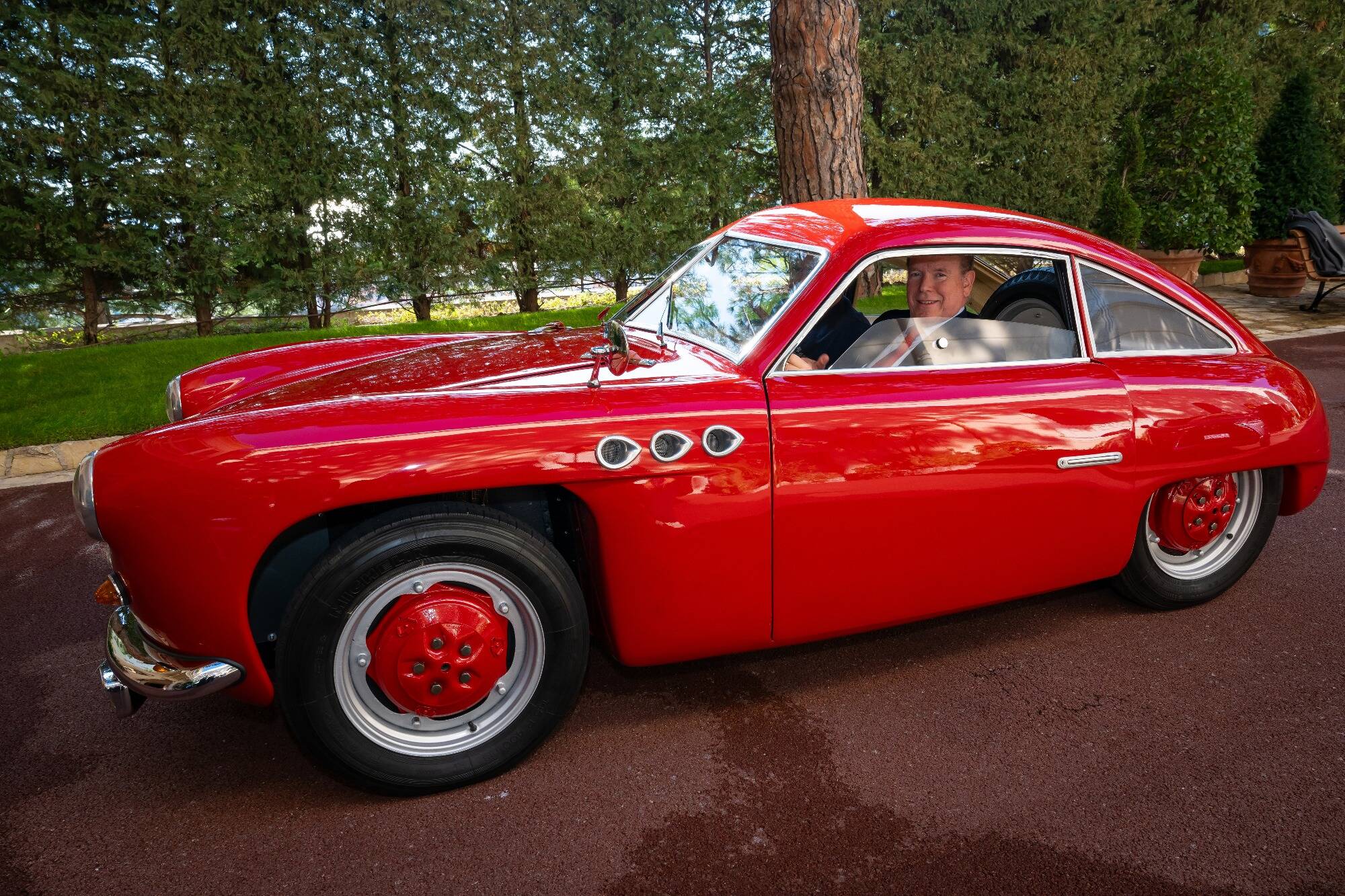 26e Rallye Monte-Carlo historique : ce mardi soir, le prince Albert II sera au volant d'un coupé sport que son père avait popularisé au Tour de France auto 1953