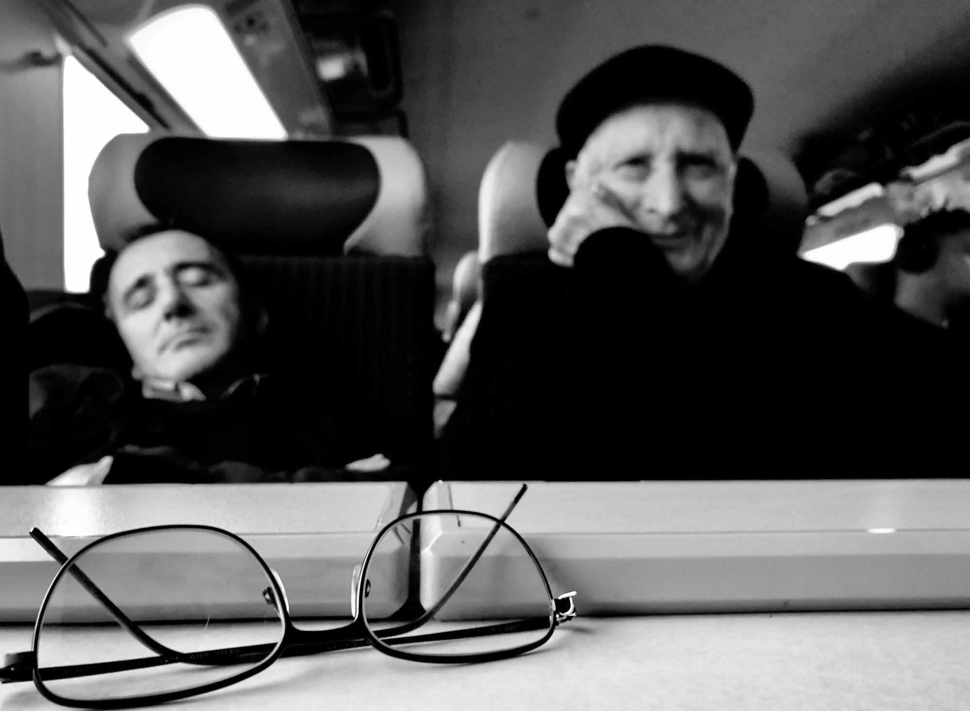 La réalisatrice Marjory Déjardin signe un documentaire émouvant sur Elie Semoun et son père, atteint de la maladie d'Alzheimer