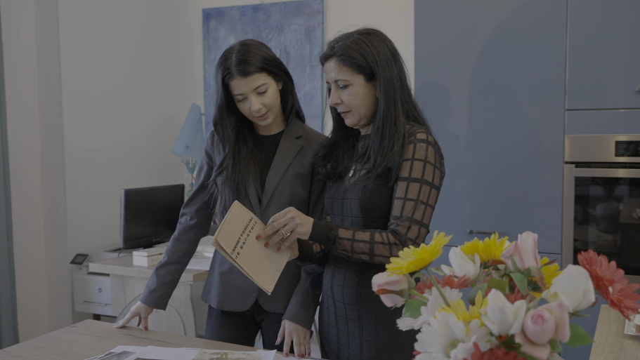 Dans un documentaire diffusé ce jeudi sur France 3, Lucie Boudaud donne la parole à Jeanne et Aïcha, filles de Harkis niçoise et dracénoise
