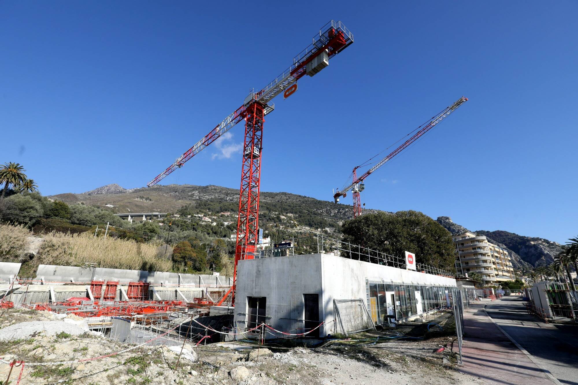 Les candidats à l'élection municipale de Menton dévoilent leur programme sur les "grands projets" pour la commune
