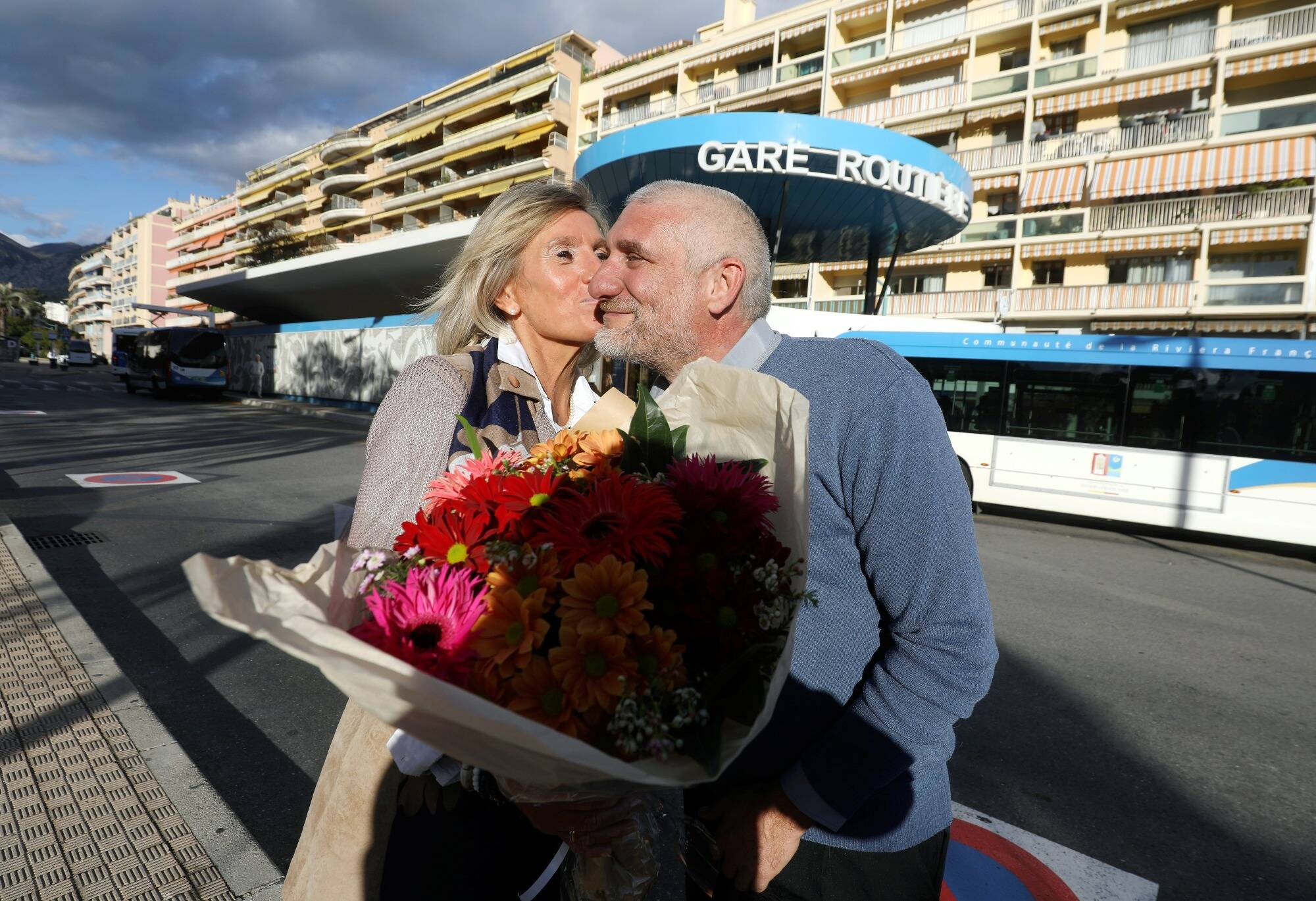 "J'en ai encore des frissons": victime d'un malaise cardiaque dans un bus à Menton, Cristina a pu remercier le chauffeur qui lui a sauvé la vie