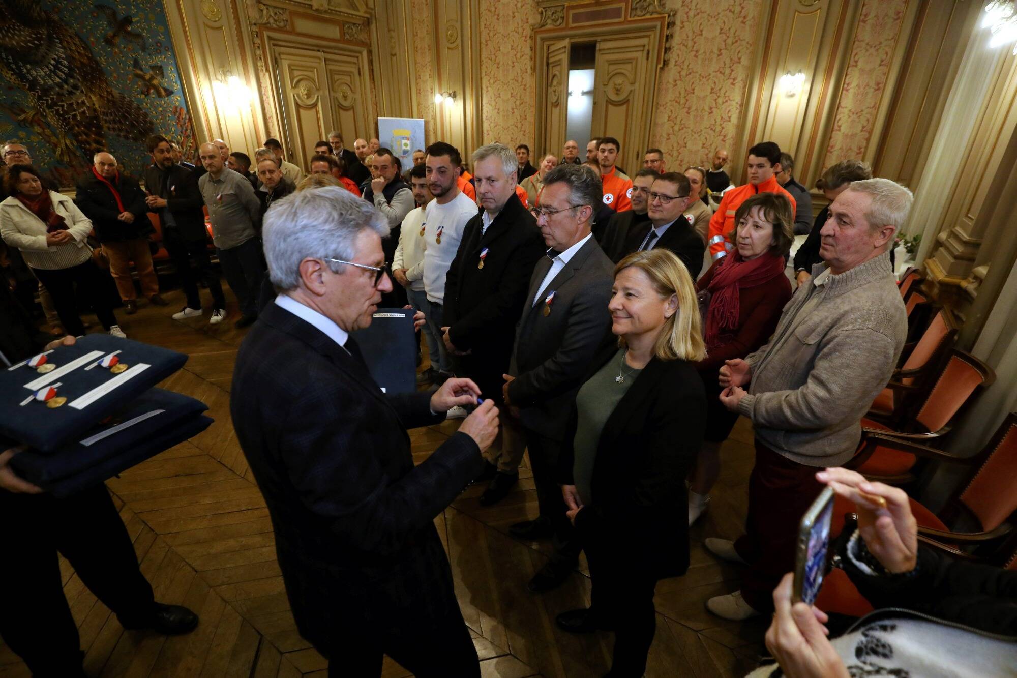 36 héros de la tempête Alex médaillés par le préfet des Alpes-Maritimes à Menton
