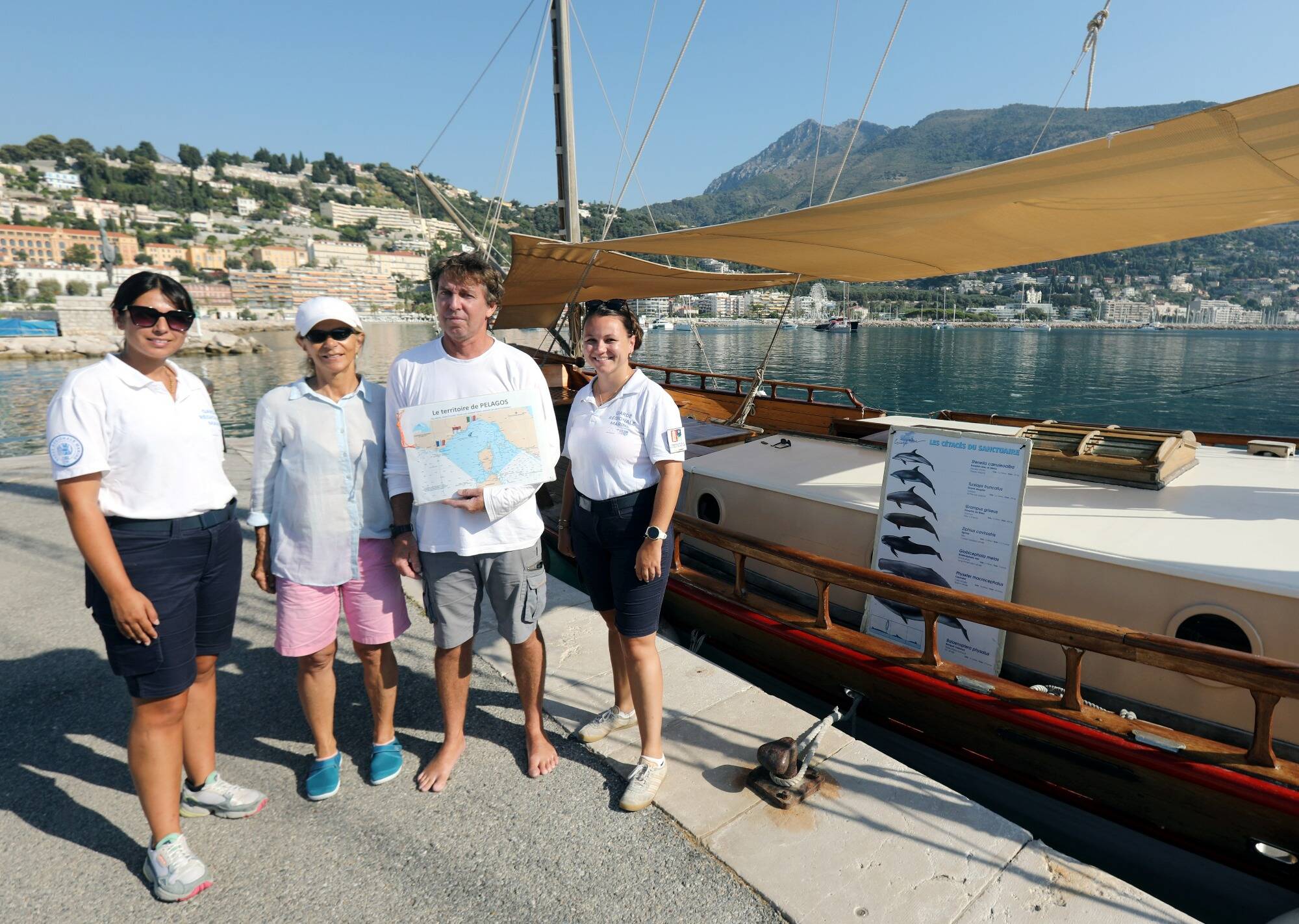 "On veille sur la mer, de la plage jusqu'aux ancres": immersion avec Élise et Émilie, écogardes de l'été sur le littoral de la Riviera française