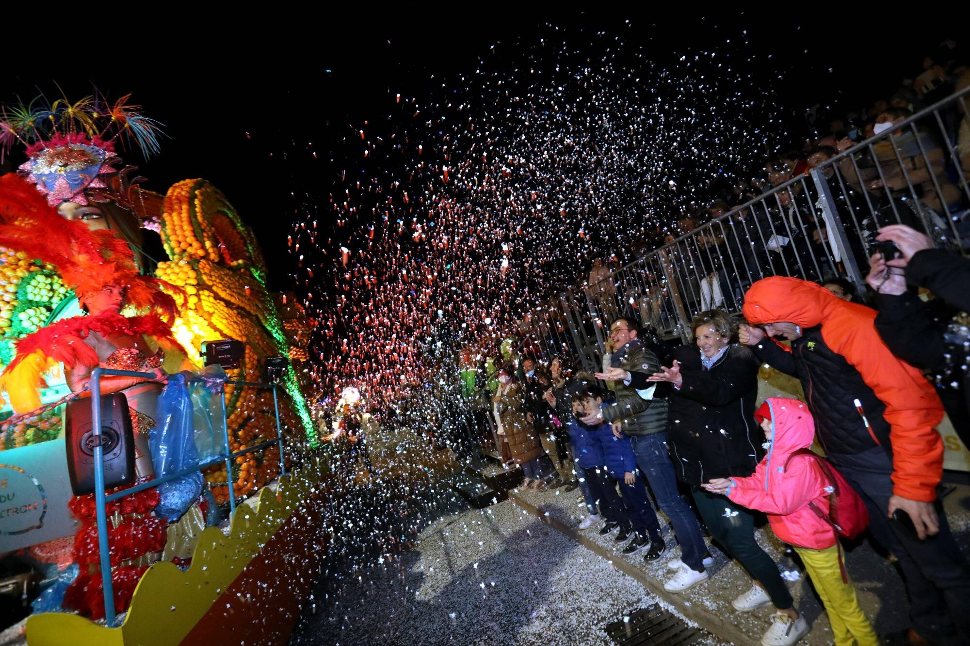 Pourquoi ils aiment tant la Fête du citron à Menton