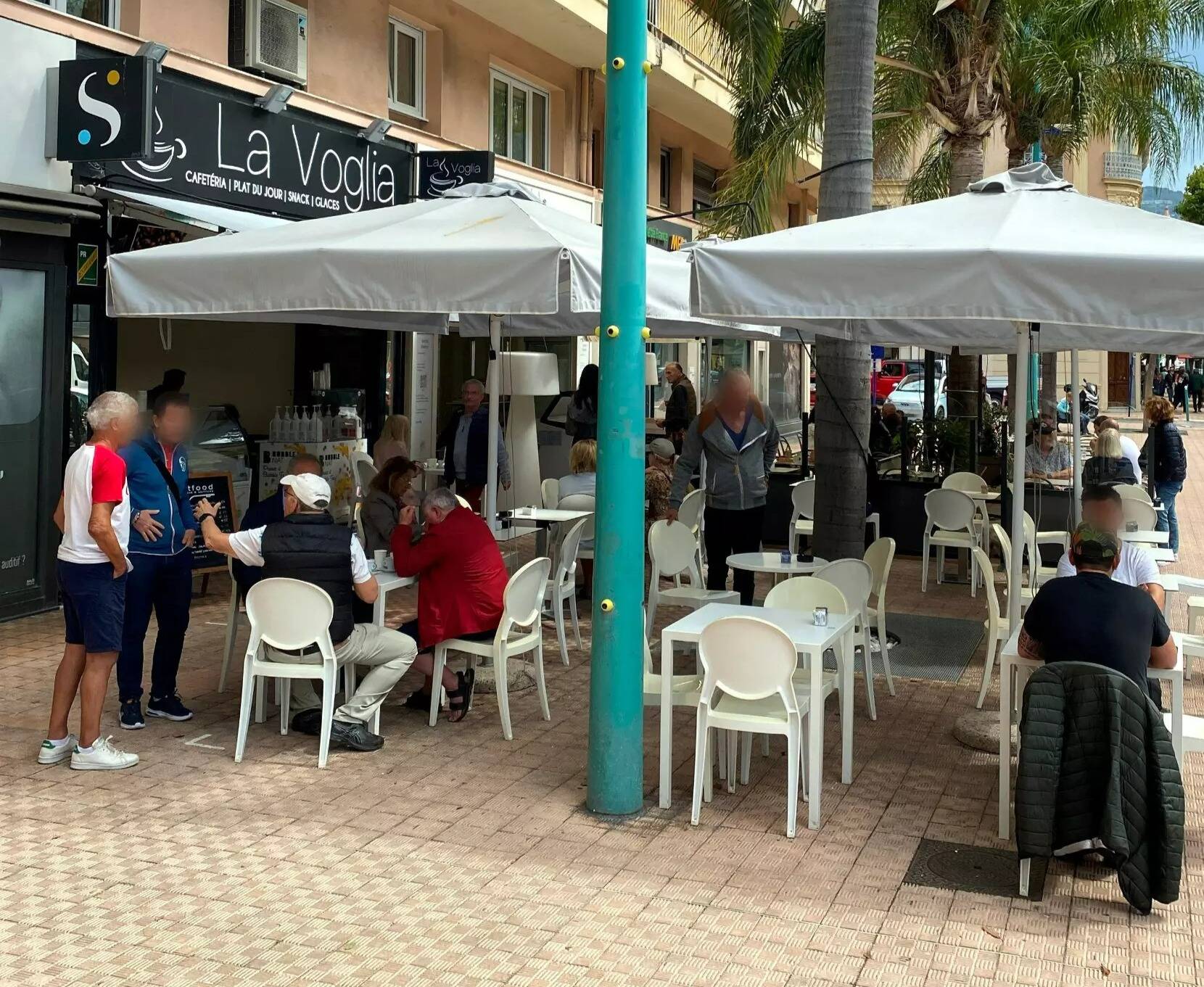 À La Voglia à Menton, l'arrestation des deux copropriétaires italiens, membres de la mafia calabraise, ne bouleverse pas les habitudes du lieu