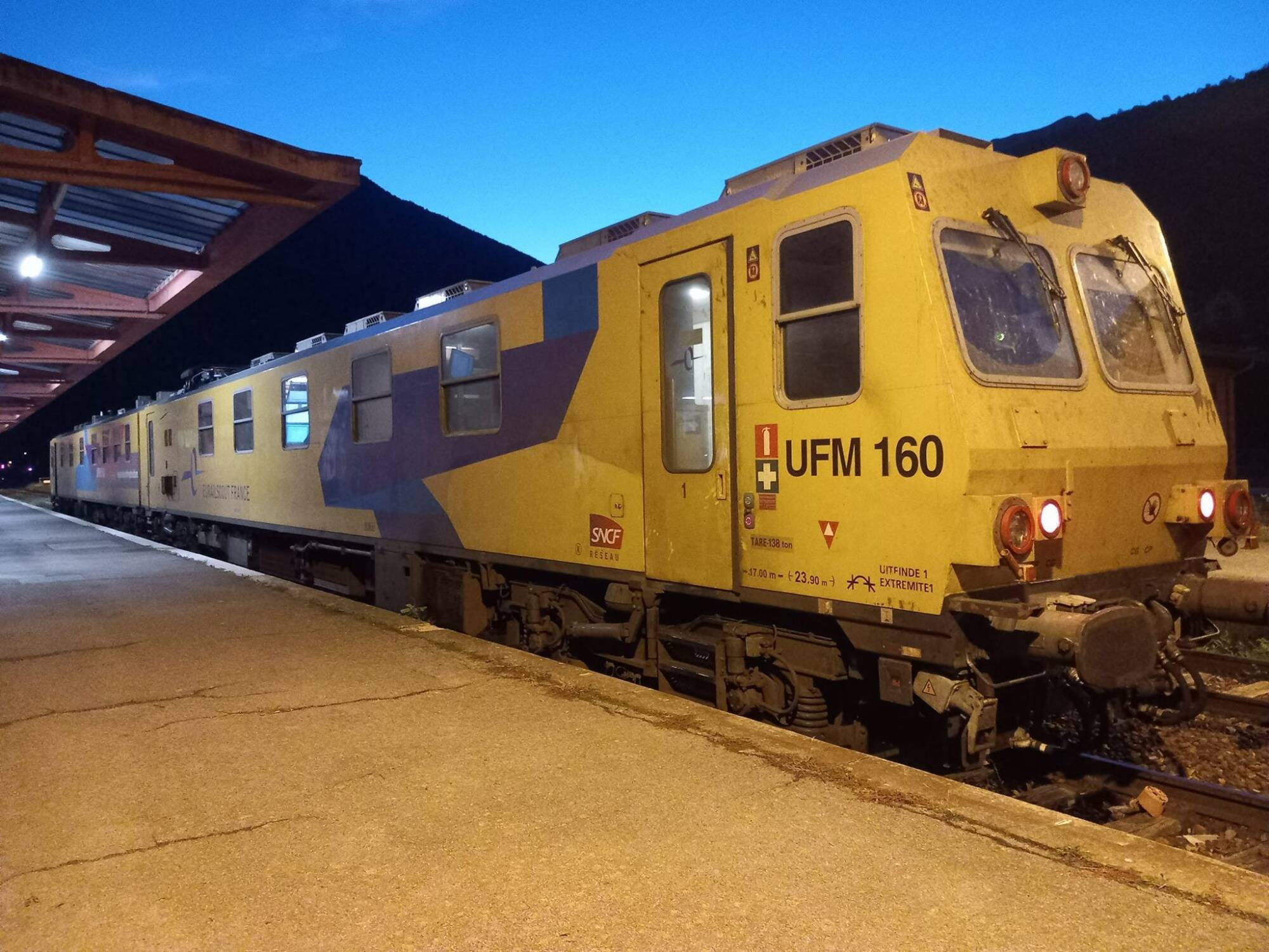 Vous avez vu ce train jaune inhabituel passé à Breil-sur-Roya? On vous dit à quoi il sert