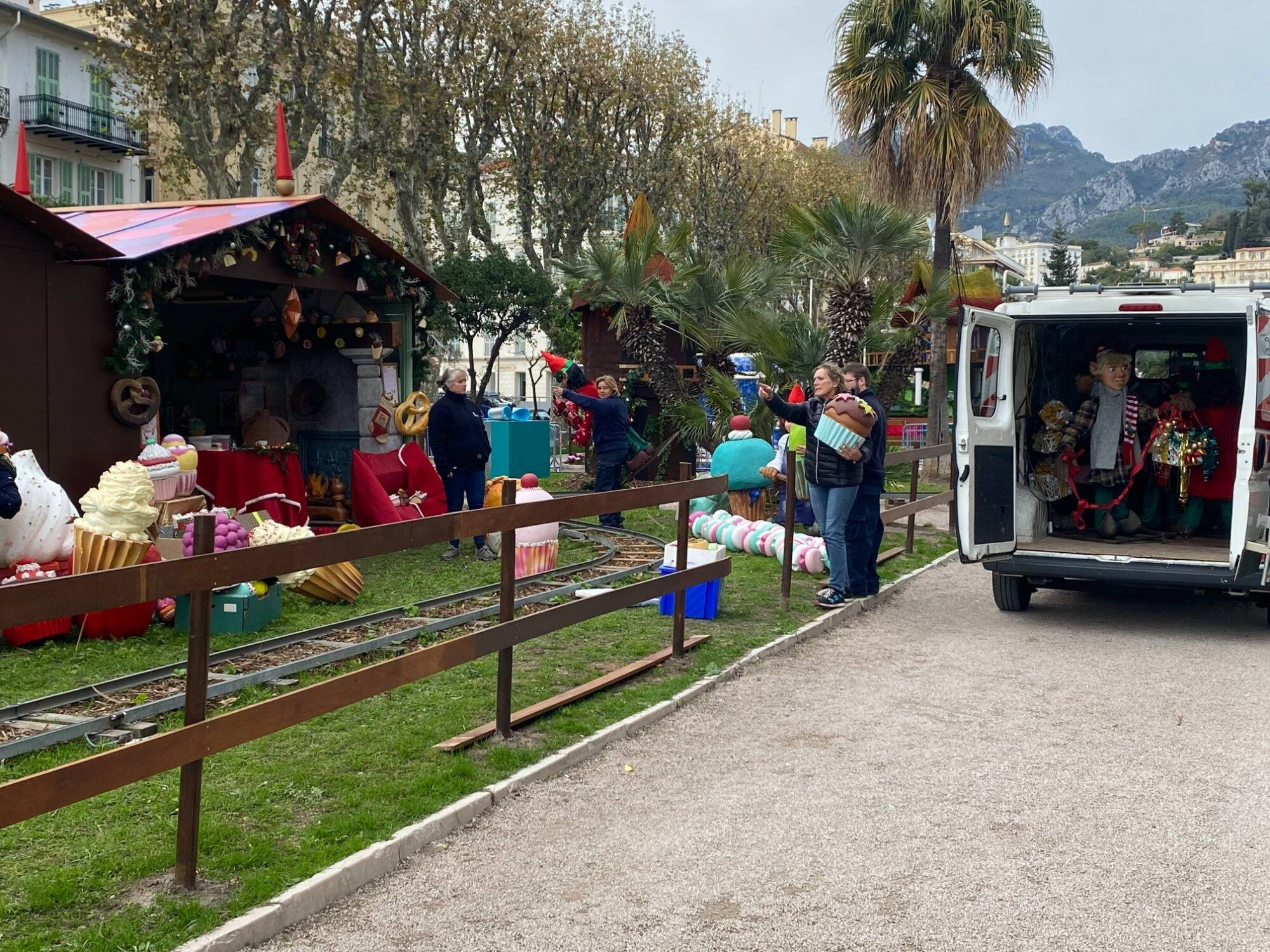 Les 5 choses à savoir sur les coulisses des décorations de Noël à Menton