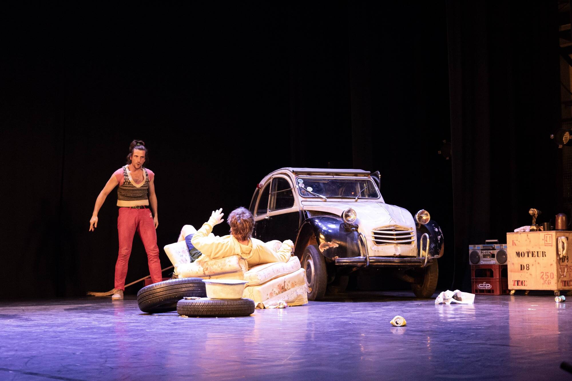 La version contemporaine des "Fourberies de Scapin" mise en scène par la directrice du Théâtre national de Nice a conquis les spectateurs à Menton