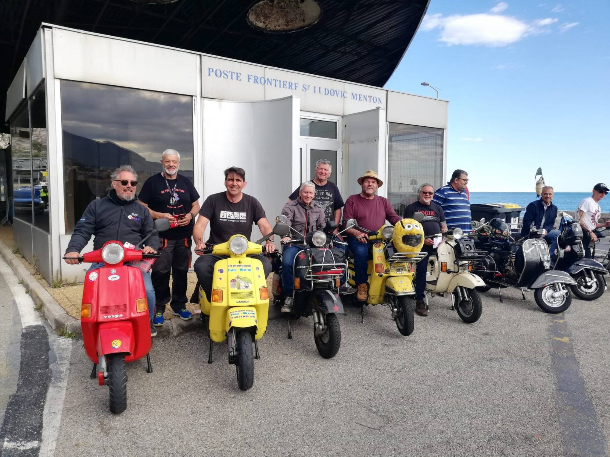 "On a profité de cette route emblématique": cinq aventuriers de l'association Bouclard de Sospel racontent leur road trip en Vespa 70's de Paris à Menton par la RN7