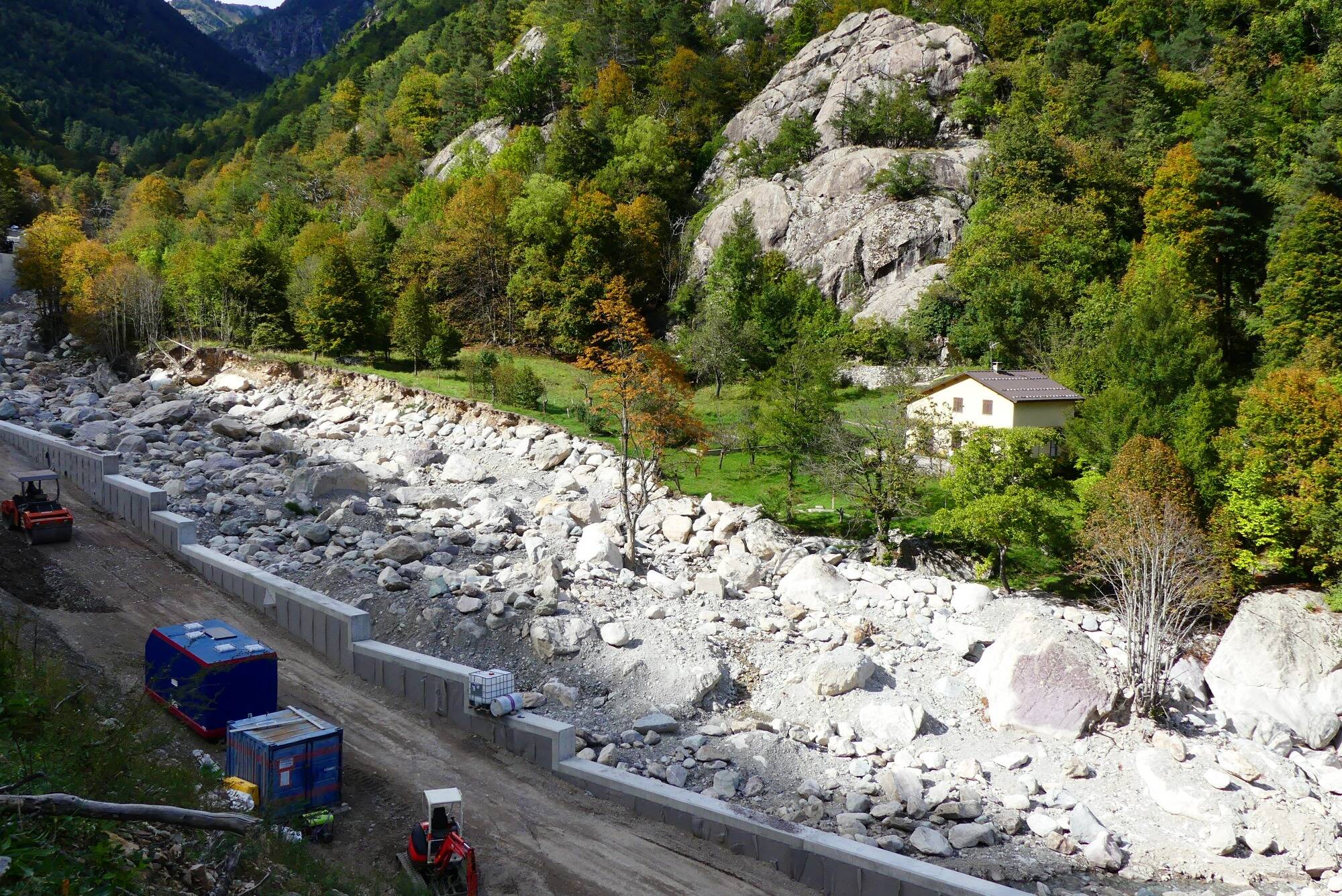 Deux ans après la tempête Alex: "La maison de mon grand-père va tomber en ruines", craint une famille à Saint-Dalmas-de-Tende