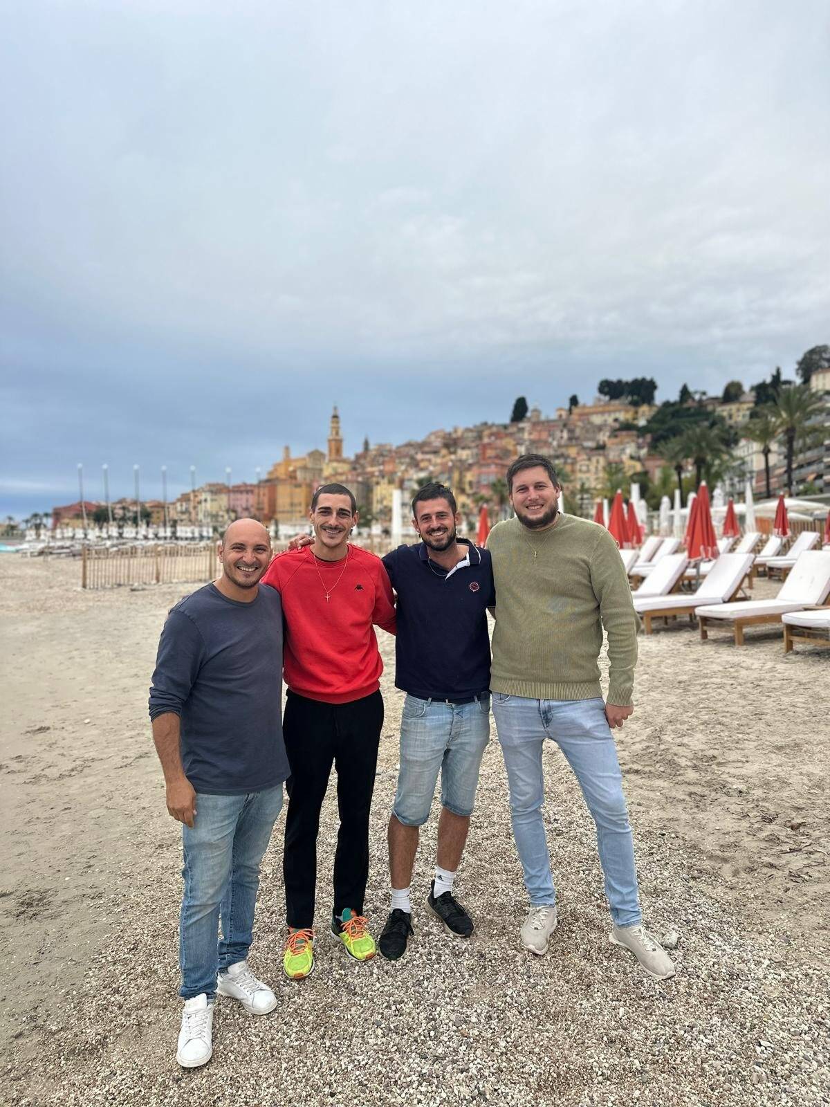 À Menton, cinq nouveaux plagistes créent leur syndicat "ouvert à tous" pour proposer une "alternative" à l'Union des métiers et des industries de l'hôtellerie