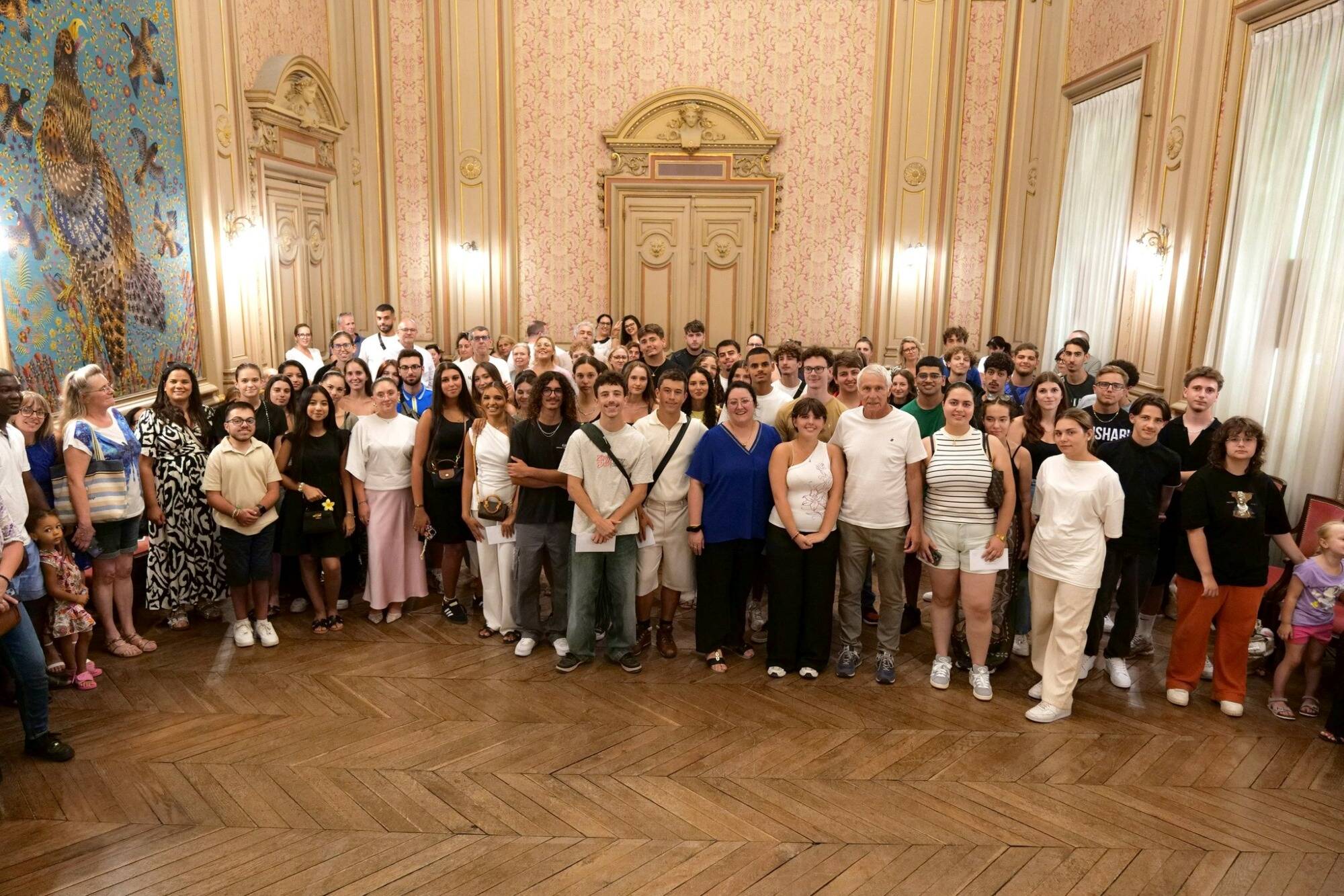 Ils ont eu le bac avec mention: plus de 130 bacheliers célébrés à la mairie de Menton