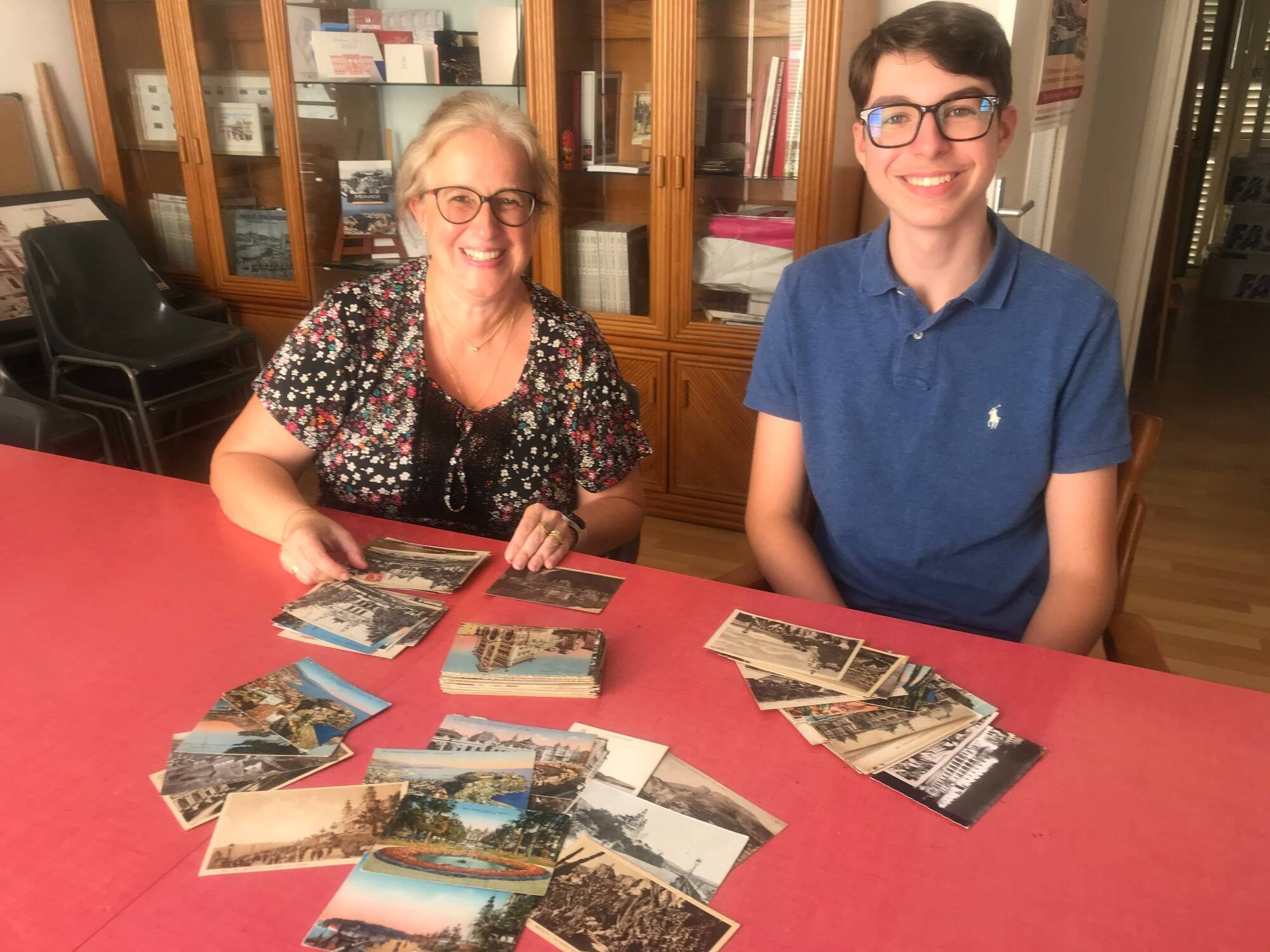 "Elle permet de garder un pied ici": une association explique pourquoi l'engouement pour la carte postale ancienne ne faiblit pas à Monaco