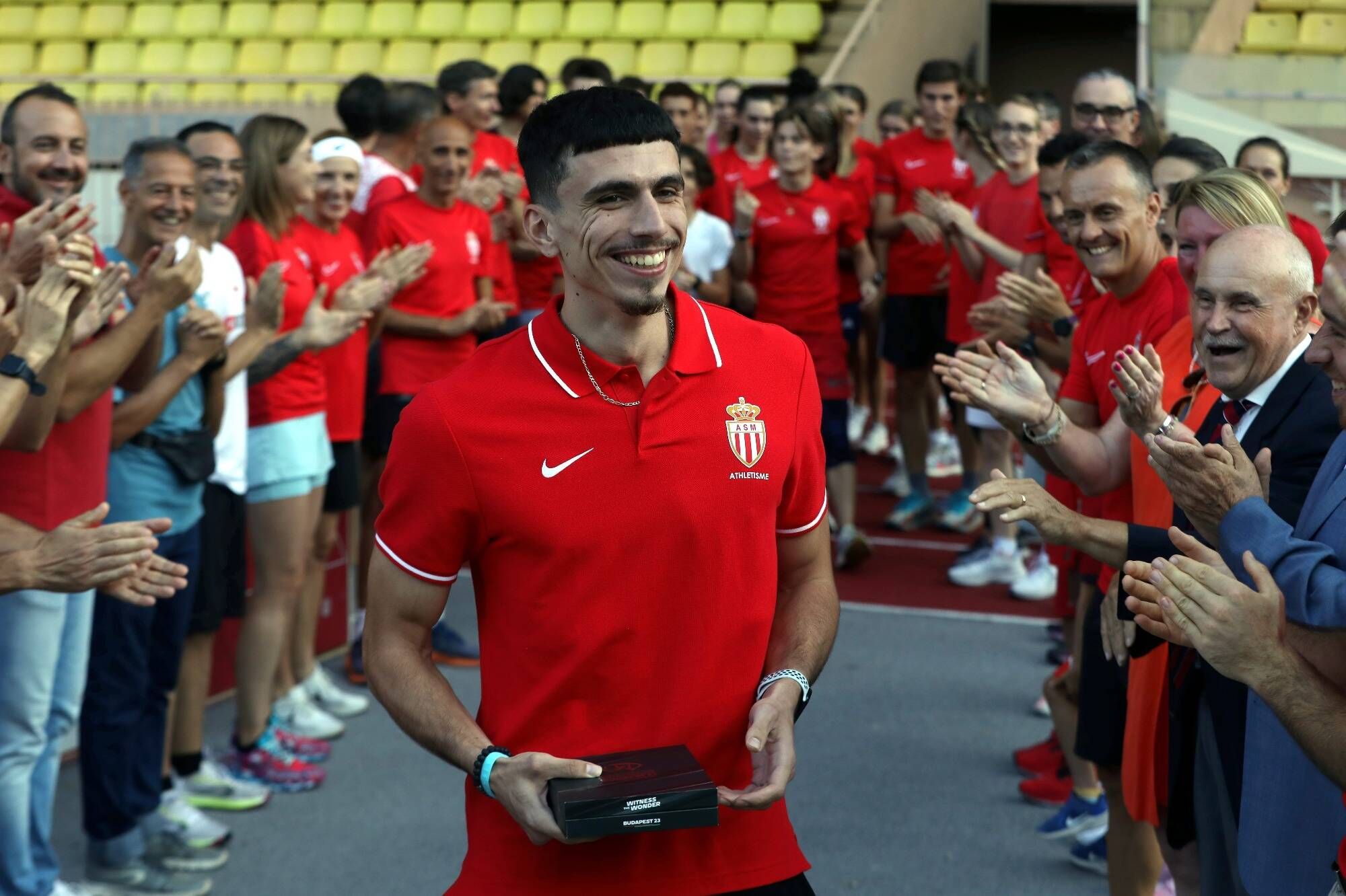 Téo Andant fêté en héros par l'AS Monaco athlétisme pour sa médaille d'argent aux championnats du monde