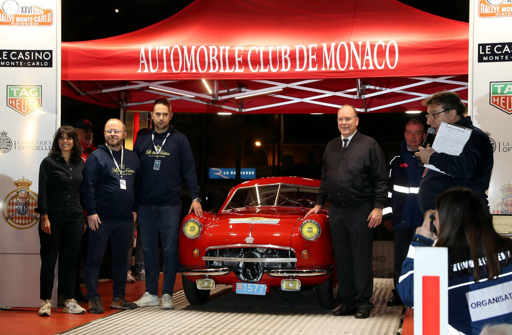 La foule, le Prince, et de drôles de pilotes au départ de l'étape finale du 26e Rallye Monte-Carlo Historique
