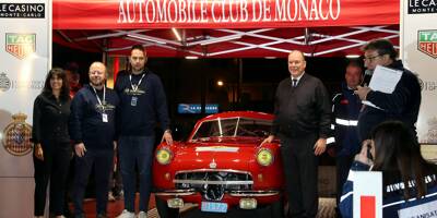 La foule, le Prince, et de drôles de pilotes au départ de l'étape finale du 26e Rallye Monte-Carlo Historique