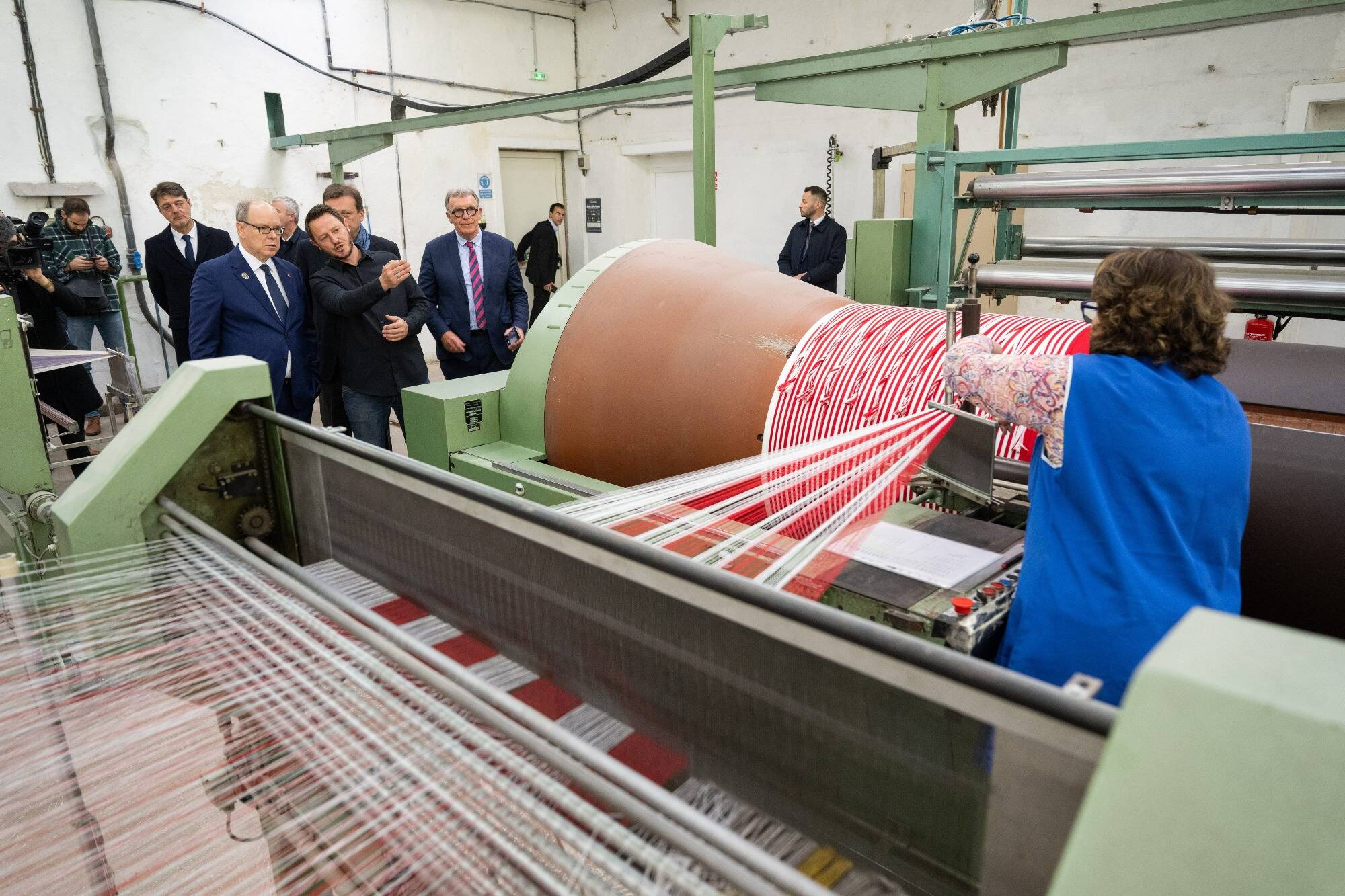 Au 2e jour de son déplacement en Mayenne, le prince Albert II visite le tissu industriel local