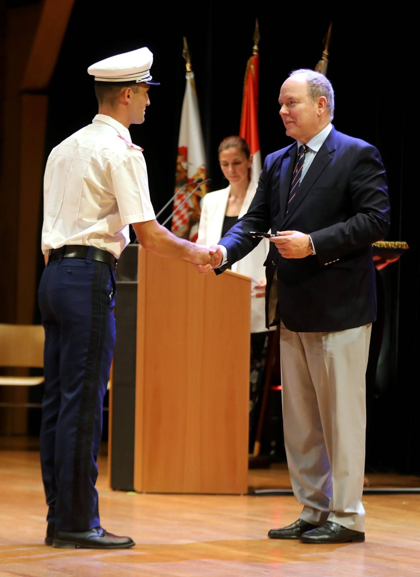 Ce jeudi, le prince Albert II a remis les insignes aux nouveaux policiers de Monaco