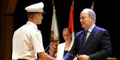 Ce jeudi, le prince Albert II a remis les insignes aux nouveaux policiers de Monaco