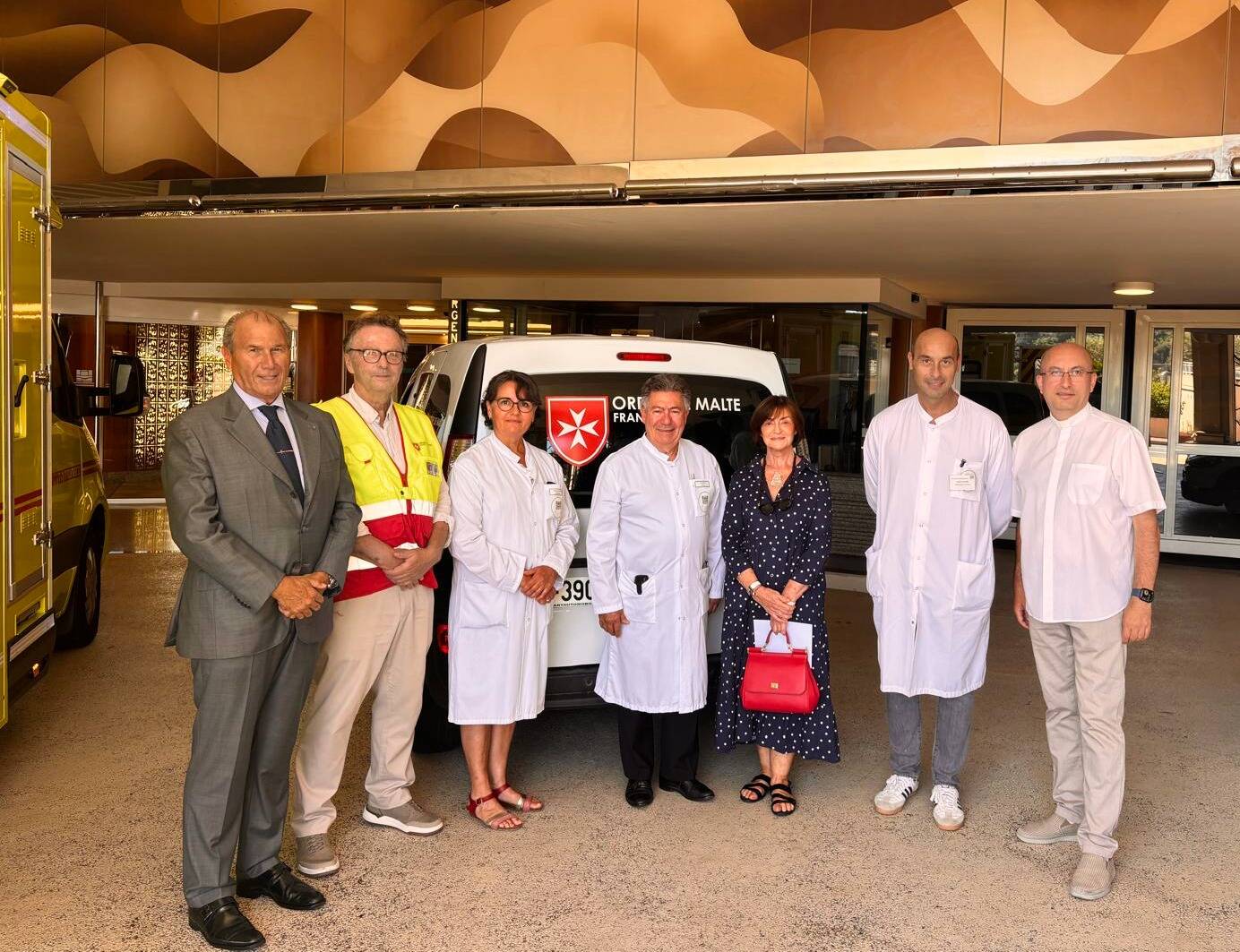 Le Centre cardio-thoracique de Monaco et l'hôtel Hermitage offrent du matériel médical à l'Ordre de Malte pour son dispensaire de Nice