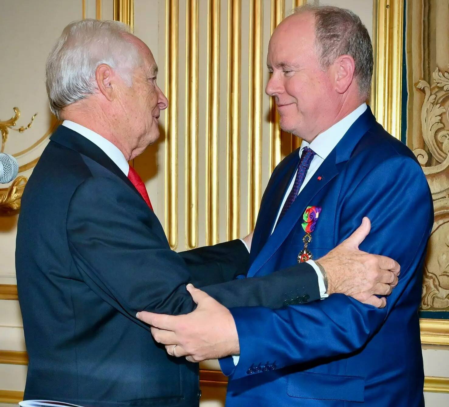 À Paris, le prince Albert II reçoit une prestigieuse distinction pour ses actions en faveur de la condition humaine et de l'environnement