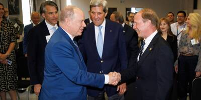En marge du sommet de l'Océan à Nice, le prince Albert II récompensé par une médaille pour son engagement dans la préservation de l'environnement