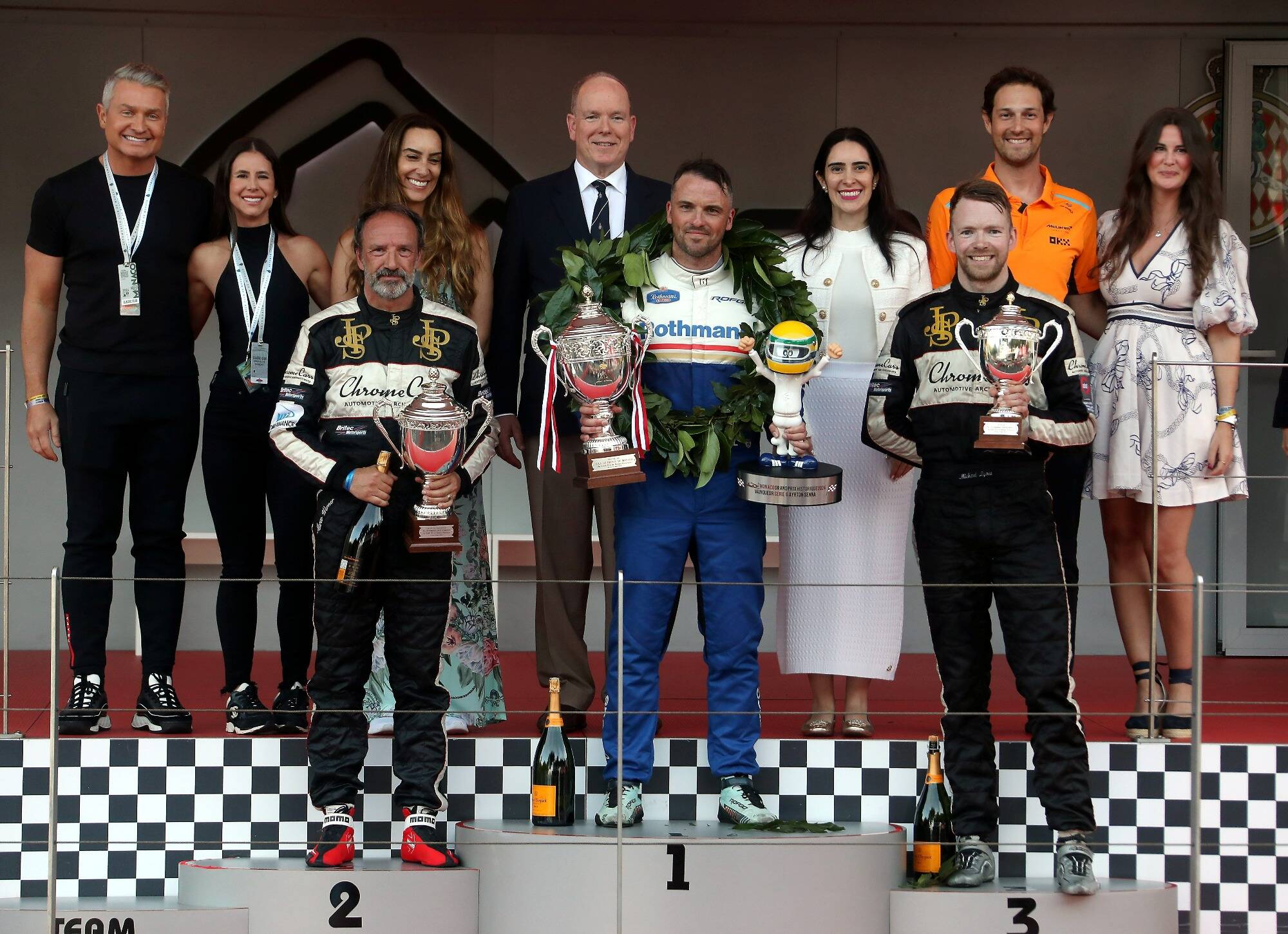 14e Grand Prix Historique de Monaco: le Prince Albert II a remis la coupe au vainqueur de la série G "Ayrton Senna"