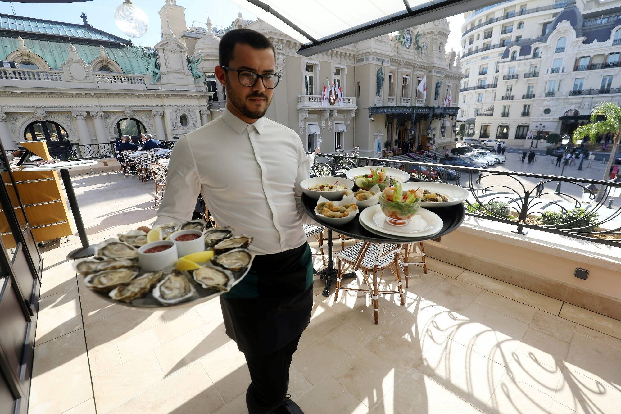 Monaco : on vous emmène dans le prestigieux Café de Paris qui a fait le plein de clients ce mardi pour sa réouverture