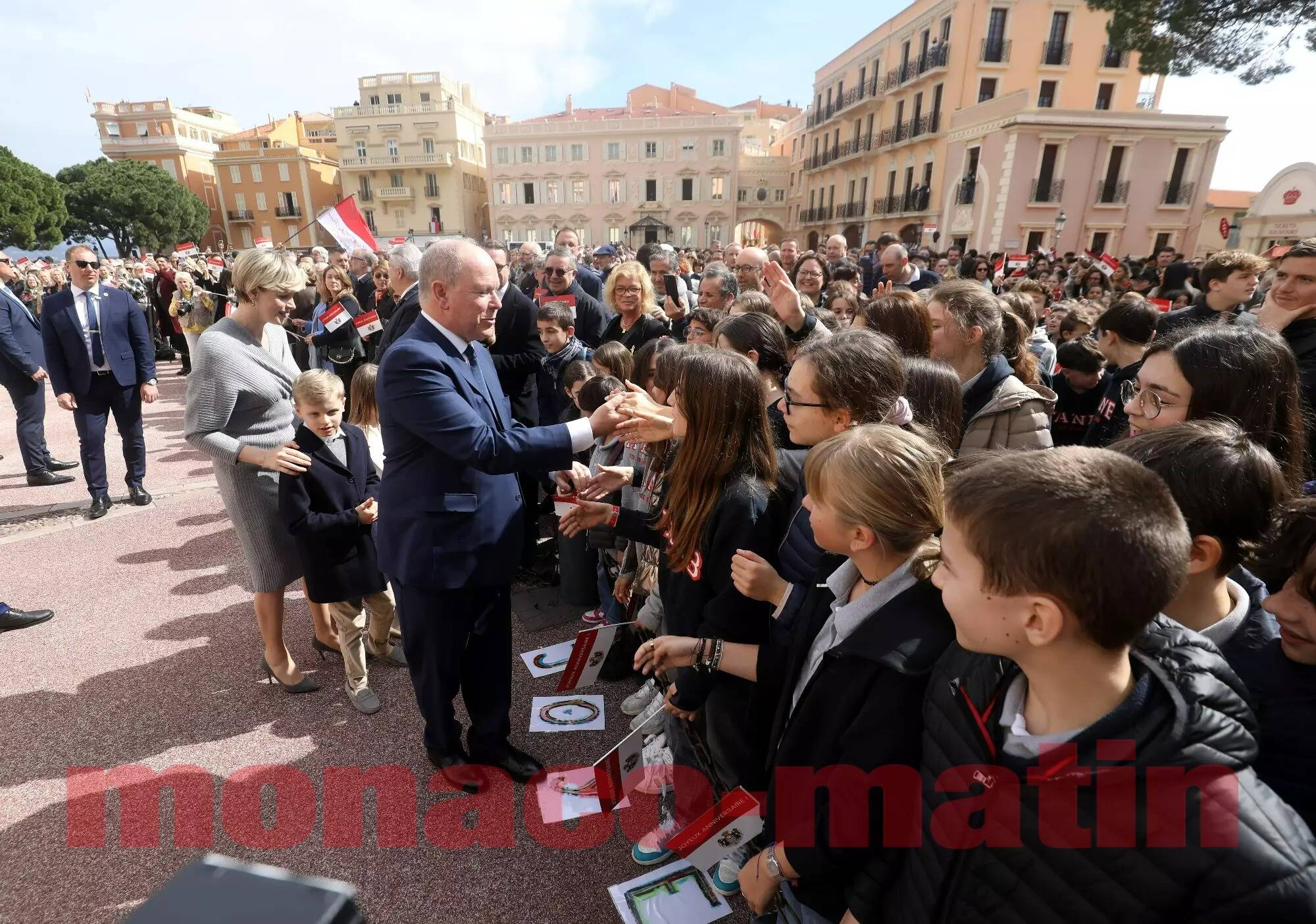 Huit photos pour (re)vivre les célébrations du 66e anniversaire du Prince Albert II sur la place du Palais à Monaco