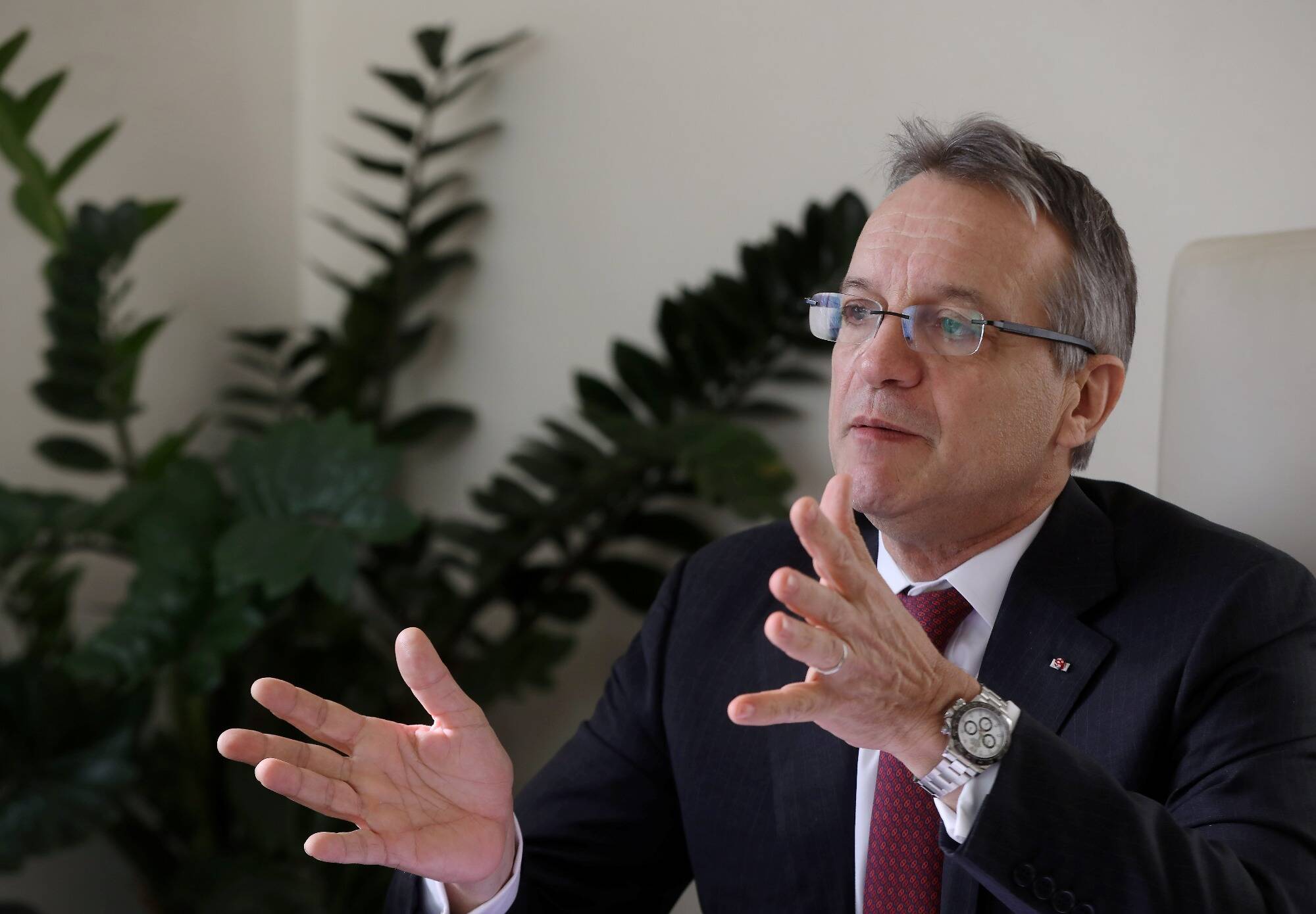 Le maire de Monaco interdit d'entrer en contact avec les commerçants du marché de la Condamine: "C'est douloureux mais je respecte"