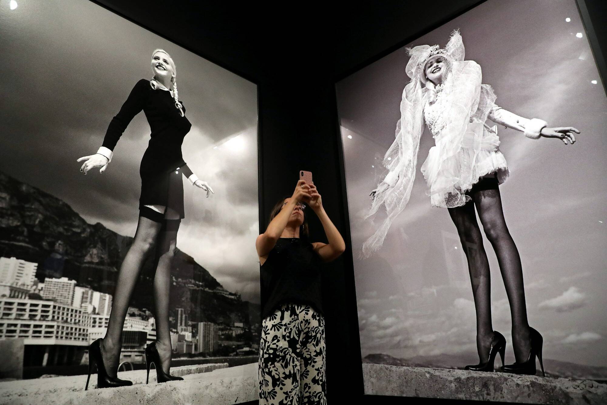 Près de 300 clichés dHelmut Newton sexposent au Nouveau Musée National de Monaco photo