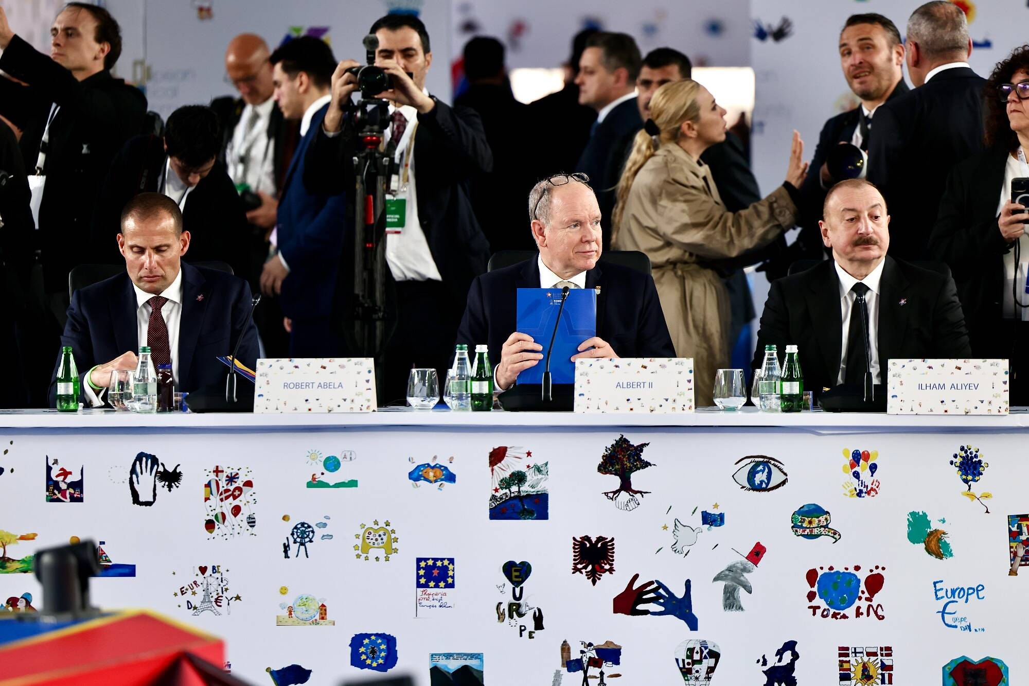 Le prince Albert II participe aux discussions du 6e sommet de la Communauté politique européenne en Albanie