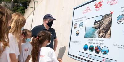 Des panneaux explicatifs sur l'aire marine éducative à Monaco