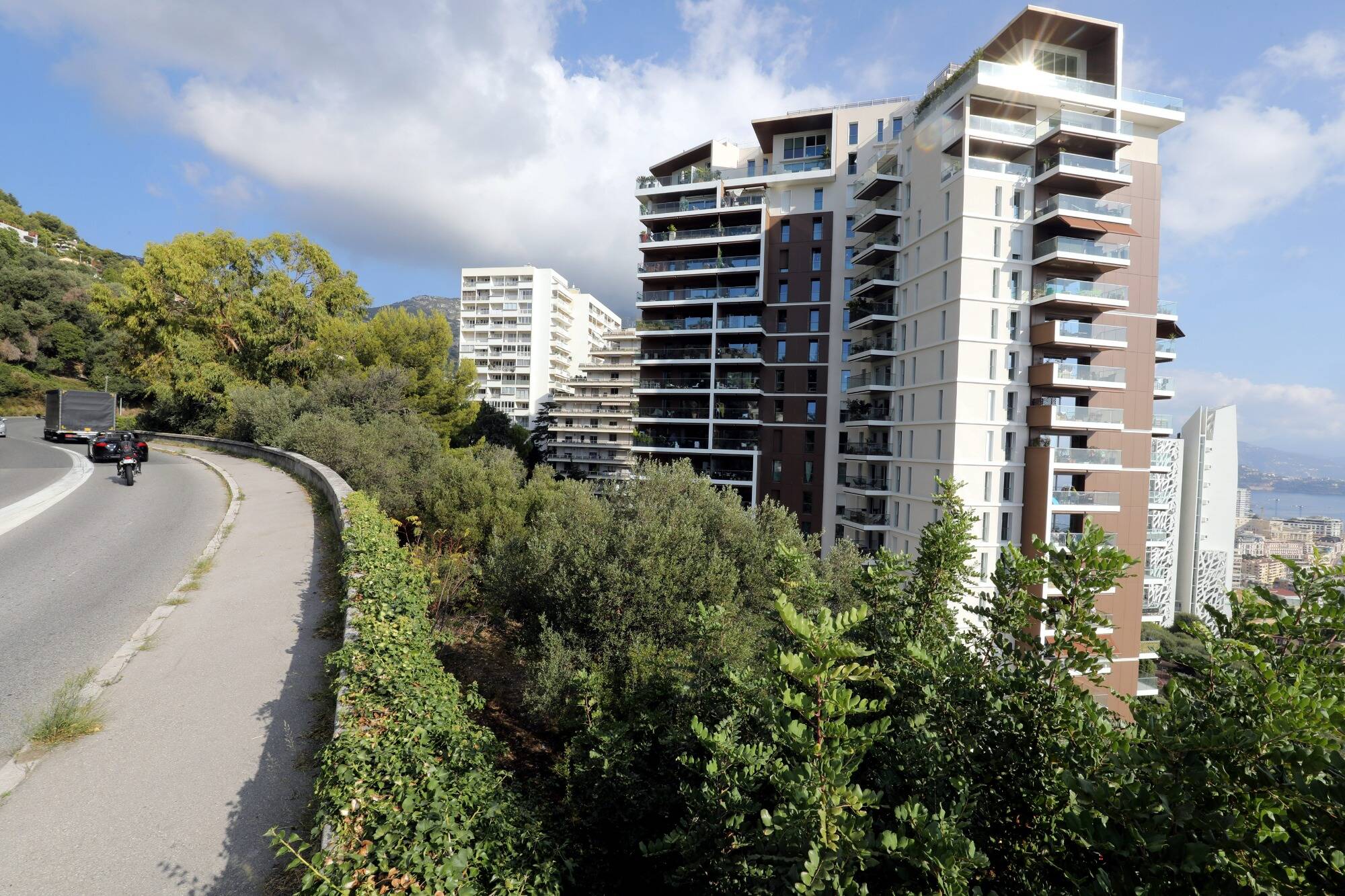 Non, il n'y a pas un projet de 300 logements aux portes de Monaco. Mais le maire de La Turbie a tout calculé